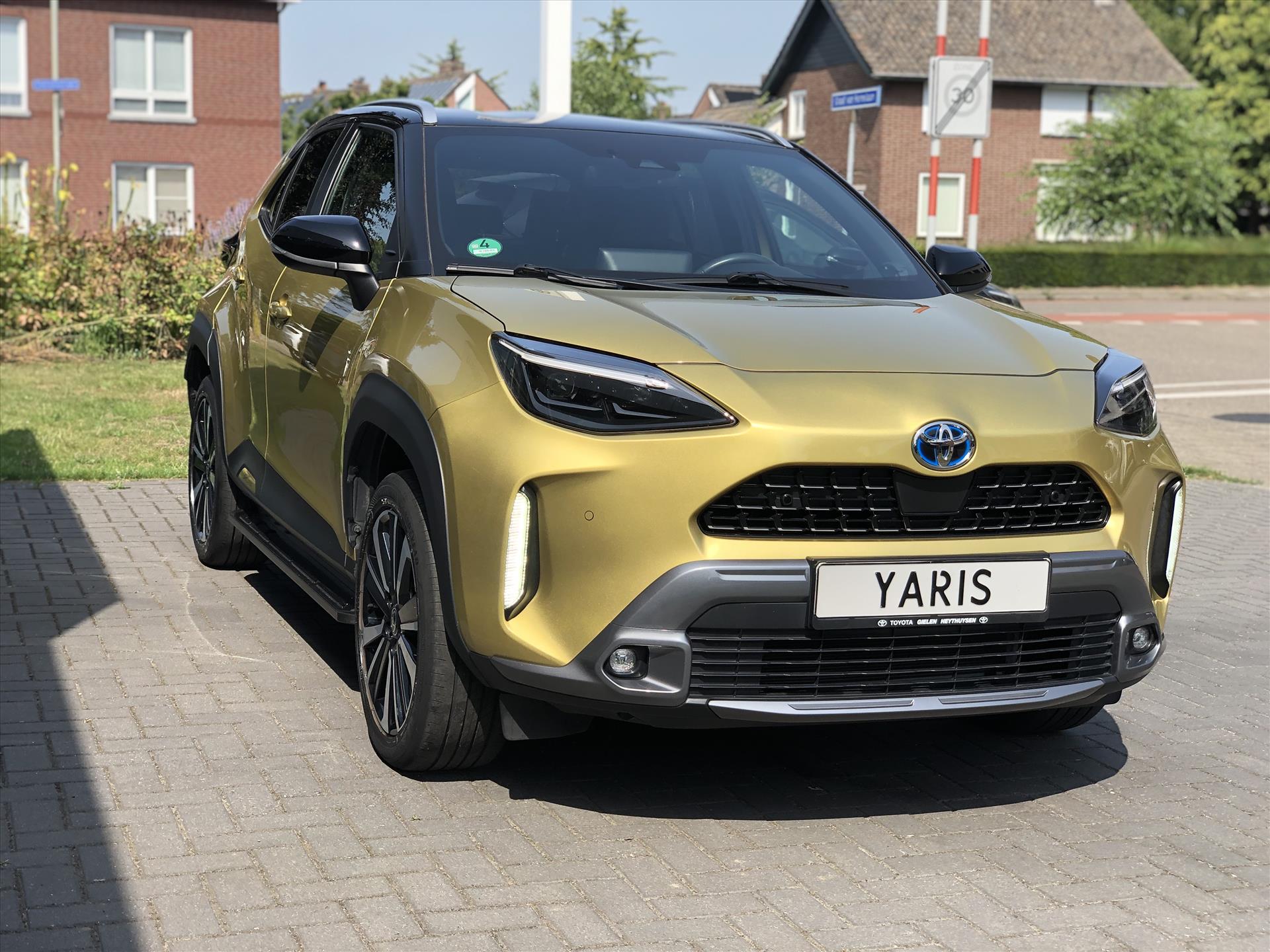 Toyota Yaris Cross 1.5 Hybrid Launch Edition | Trekhaak, Head up display, Leer, Elektrische achterklep, Blind spot, Matrix LED 46954172-4.jpg | Autobedrijf Gielen