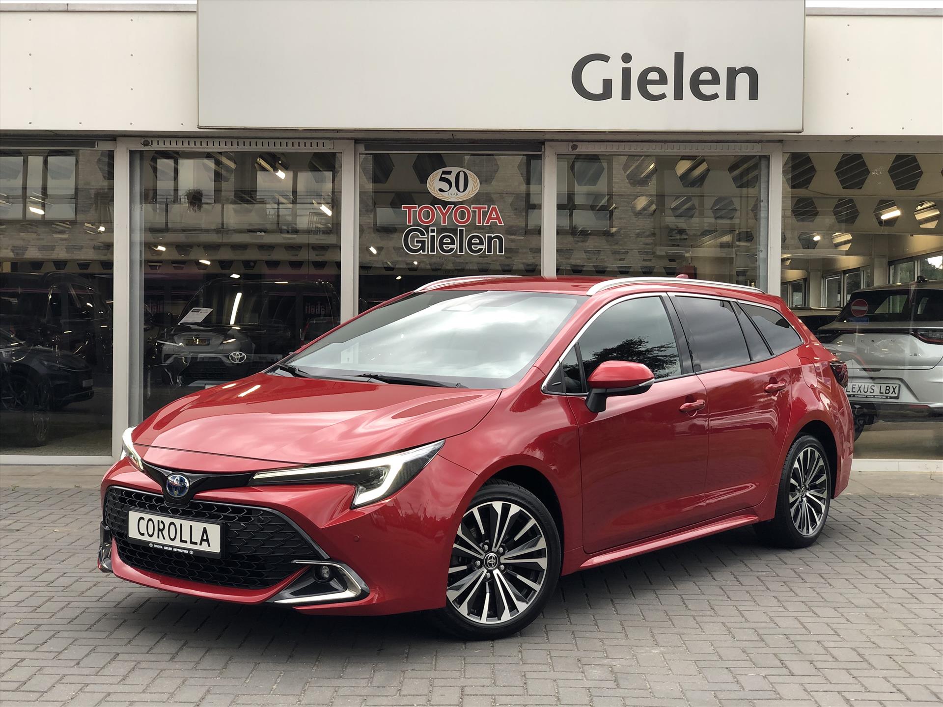 Toyota Corolla Touring Sports 1.8 Hybrid Dynamic Plus | Dodehoekherkenning, Parkeersensoren, Stoel + Stuurverwarming, Facelift! 46985893-0.jpg | Autobedrijf Gielen