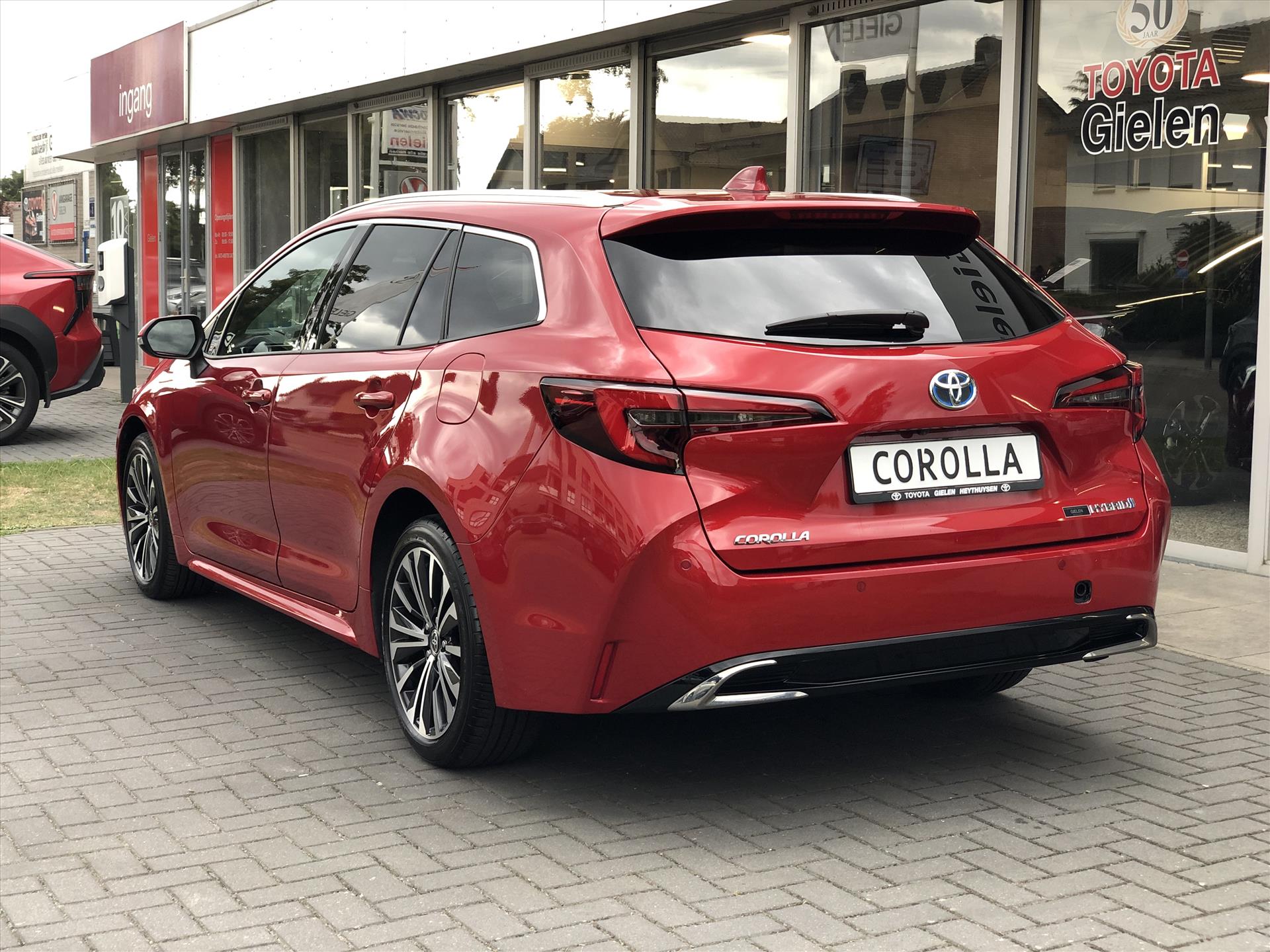 Toyota Corolla Touring Sports 1.8 Hybrid Dynamic Plus | Dodehoekherkenning, Parkeersensoren, Stoel + Stuurverwarming, Facelift! 46985893-3.jpg | Autobedrijf Gielen