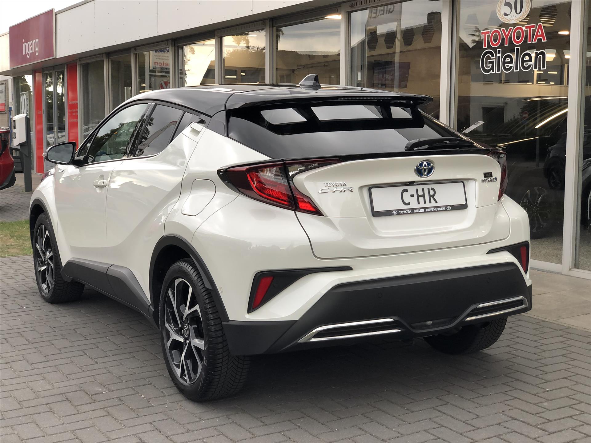 Toyota C-HR 2.0 Hybrid Style Bi-Tone | Dodehoekherkenning, Parkeersensoren, Stoel + Stuurverwarming, Keyless, Apple CarPlay/Android Auto 46986048-3.jpg | Autobedrijf Gielen