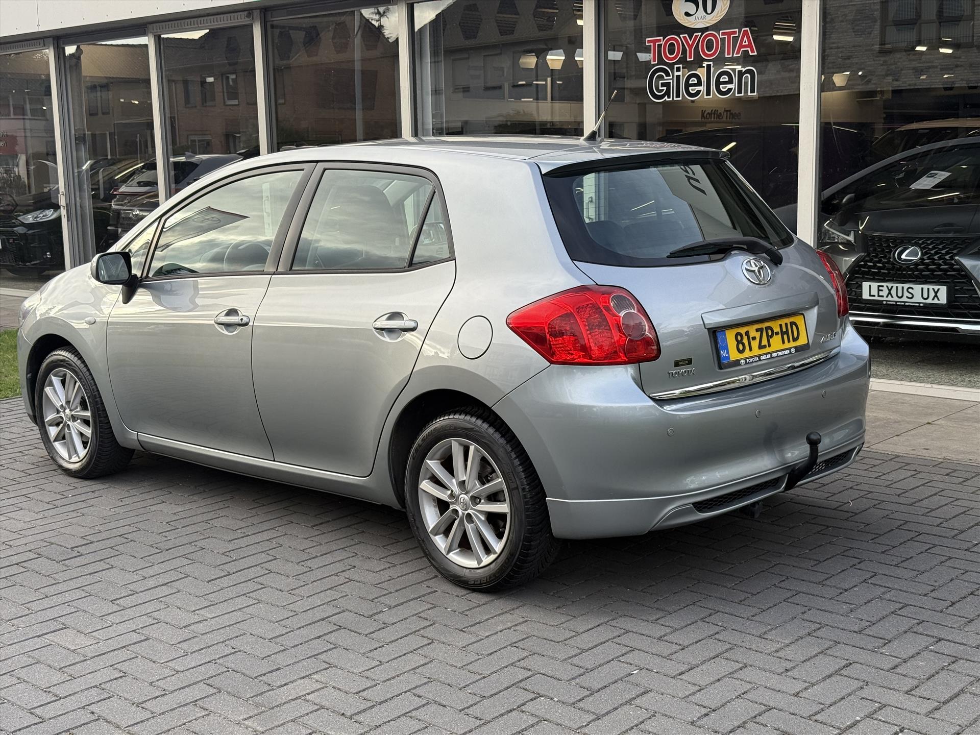 Toyota Auris 1.6 VVT-I 5DR Dynamic | Trekhaak, Lichtmetalen velgen, Cruise control, Climate control, Radio/CD-Speler, Zeer mooi! 46990627-1.jpg | Autobedrijf Gielen
