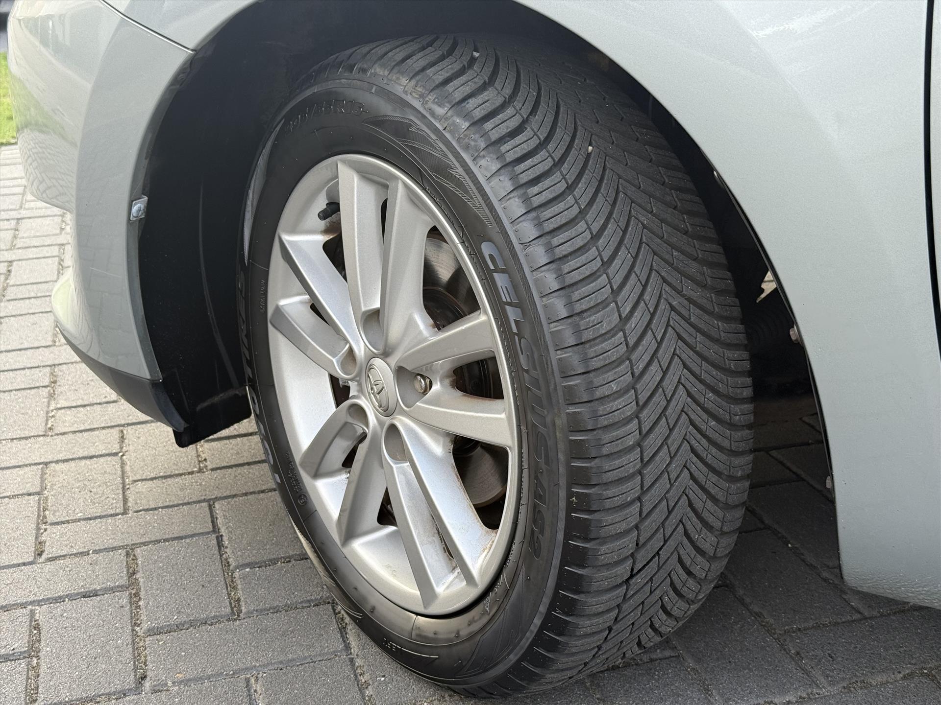 Toyota Auris 1.6 VVT-I 5DR Dynamic | Trekhaak, Lichtmetalen velgen, Cruise control, Climate control, Radio/CD-Speler, Zeer mooi! 46990627-2.jpg | Autobedrijf Gielen