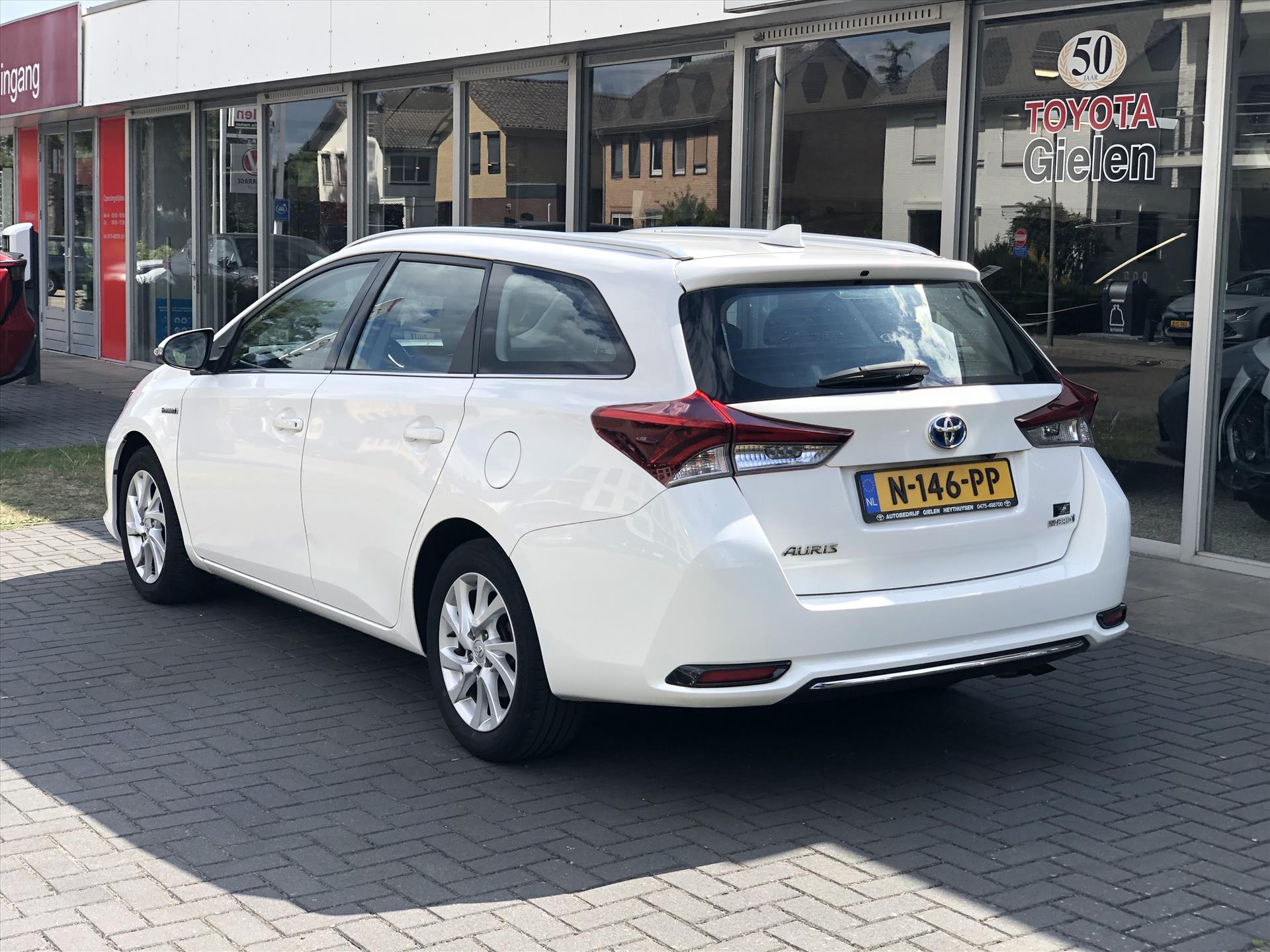Toyota Auris 1.8 Hybrid Dynamic Ultimate | Climate control, Stoelverwarming, Navigatie, Achteruitrijcamera, Cruise control 47064641-2.jpg | Autobedrijf Gielen