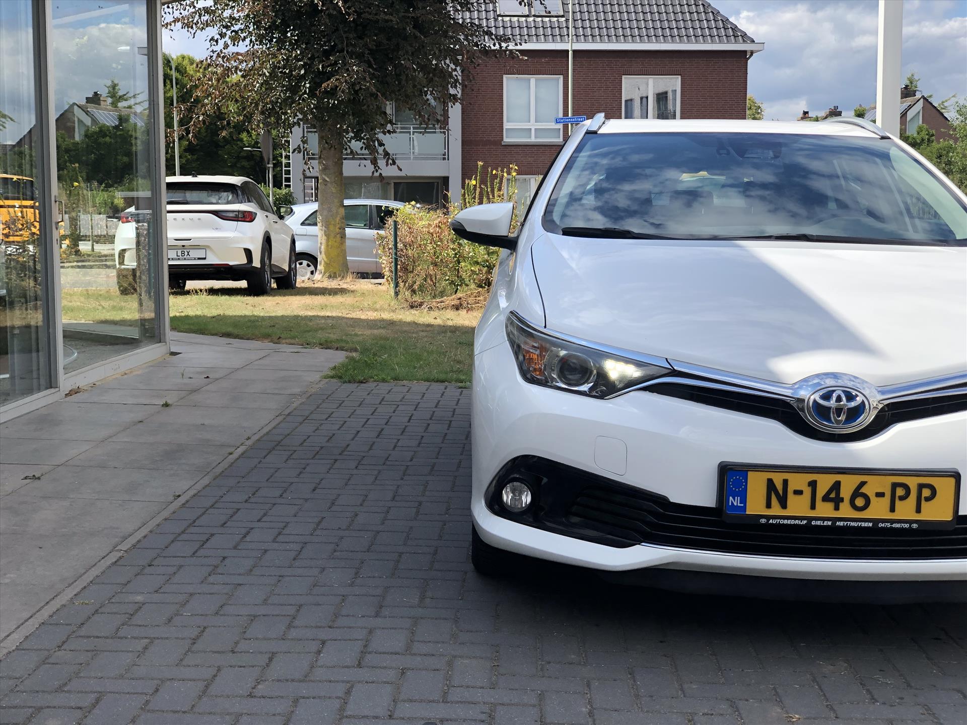 Toyota Auris 1.8 Hybrid Dynamic Ultimate | Climate control, Stoelverwarming, Navigatie, Achteruitrijcamera, Cruise control 47064641-4.jpg | Autobedrijf Gielen