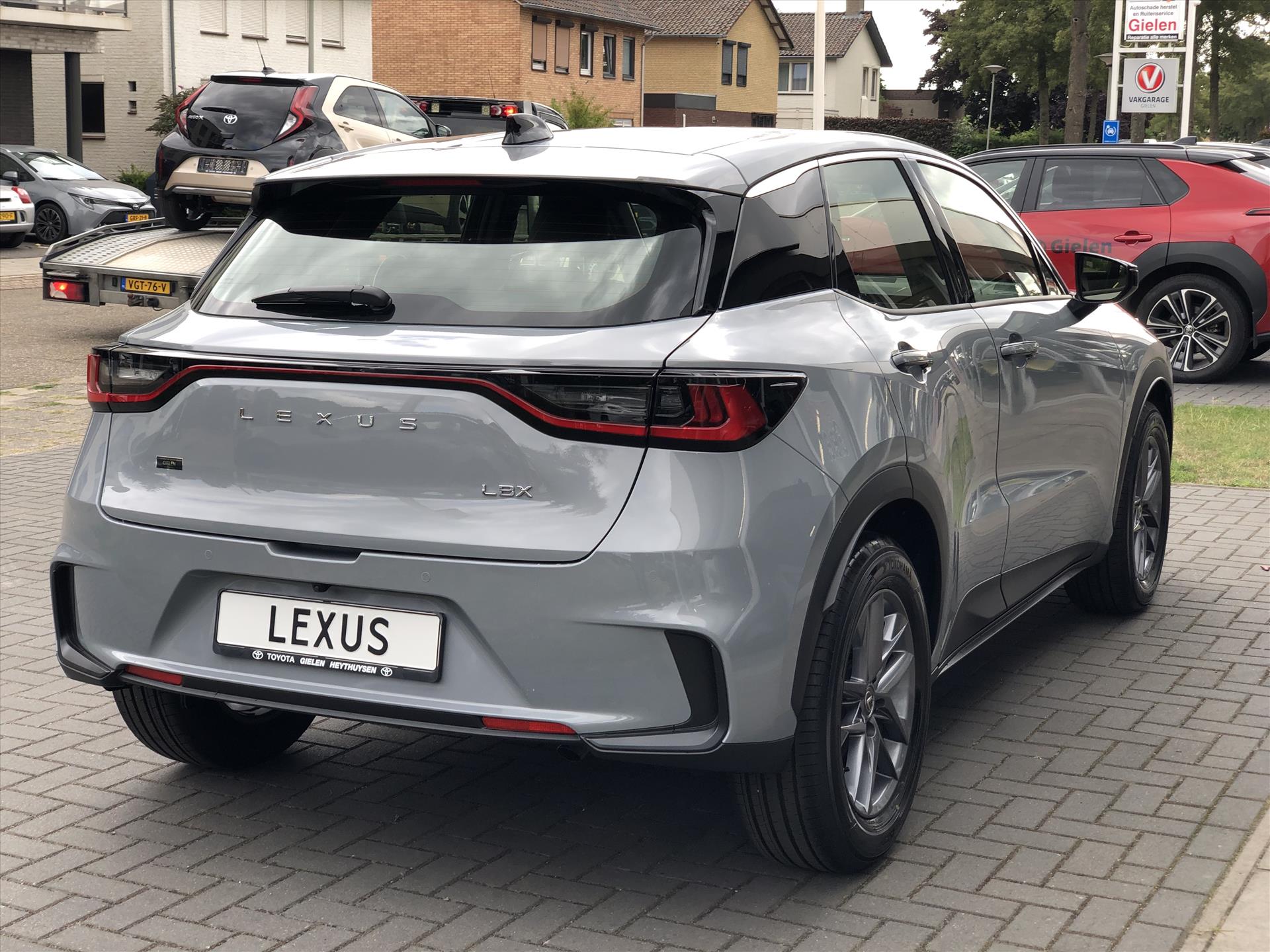 Lexus LBX 1.5 Comfort & Safety Pack | Dodehoekherkenning, Parkeersensoren, Keyless, Stoelverwarming, Snel leverbaar! 47067676-3.jpg | Autobedrijf Gielen