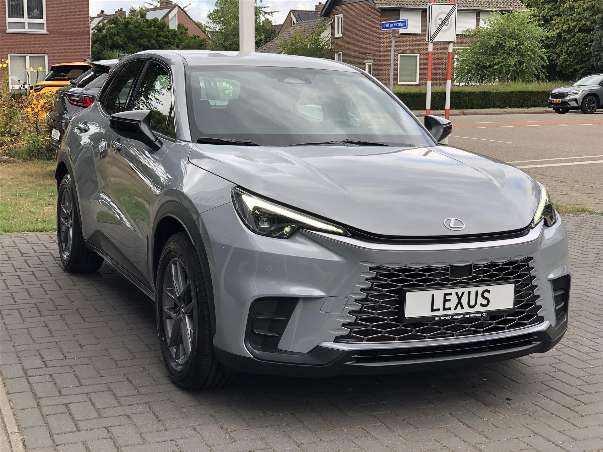 Lexus LBX 1.5 Comfort & Safety Pack | Dodehoekherkenning, Parkeersensoren, Keyless, Stoelverwarming, Snel leverbaar! 47067676-4.jpg | Autobedrijf Gielen