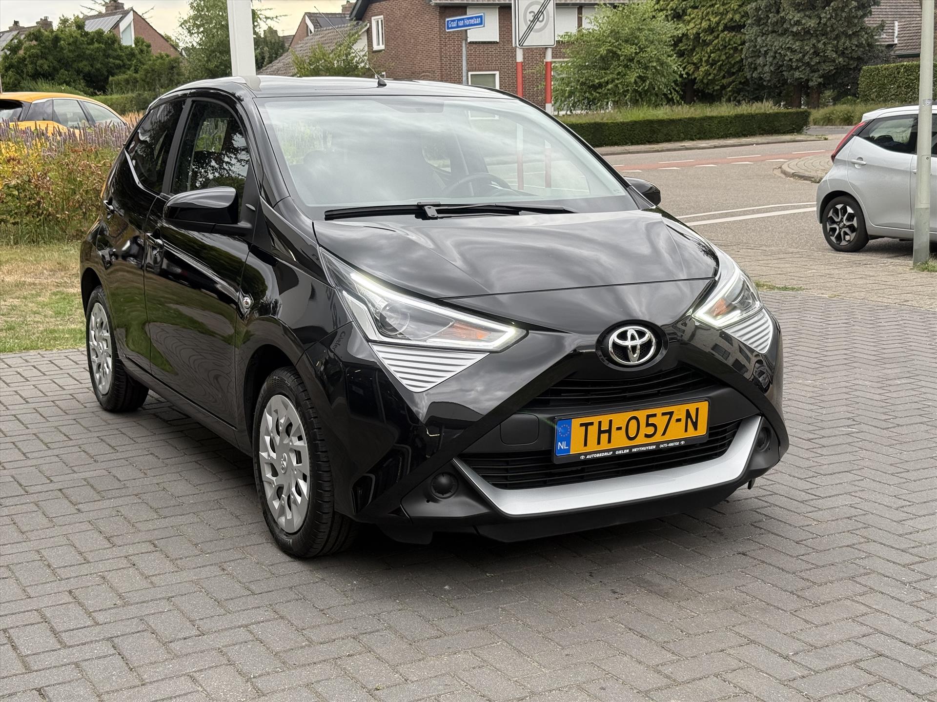 Toyota Aygo 1.0 VVT-i X-Play Automaat | Eerste eigenaar, Parkeercamera, Airco, In hoogte verstelbare stoel, Nieuw geleverd & onderhouden! 47133376-4.jpg | Autobedrijf Gielen