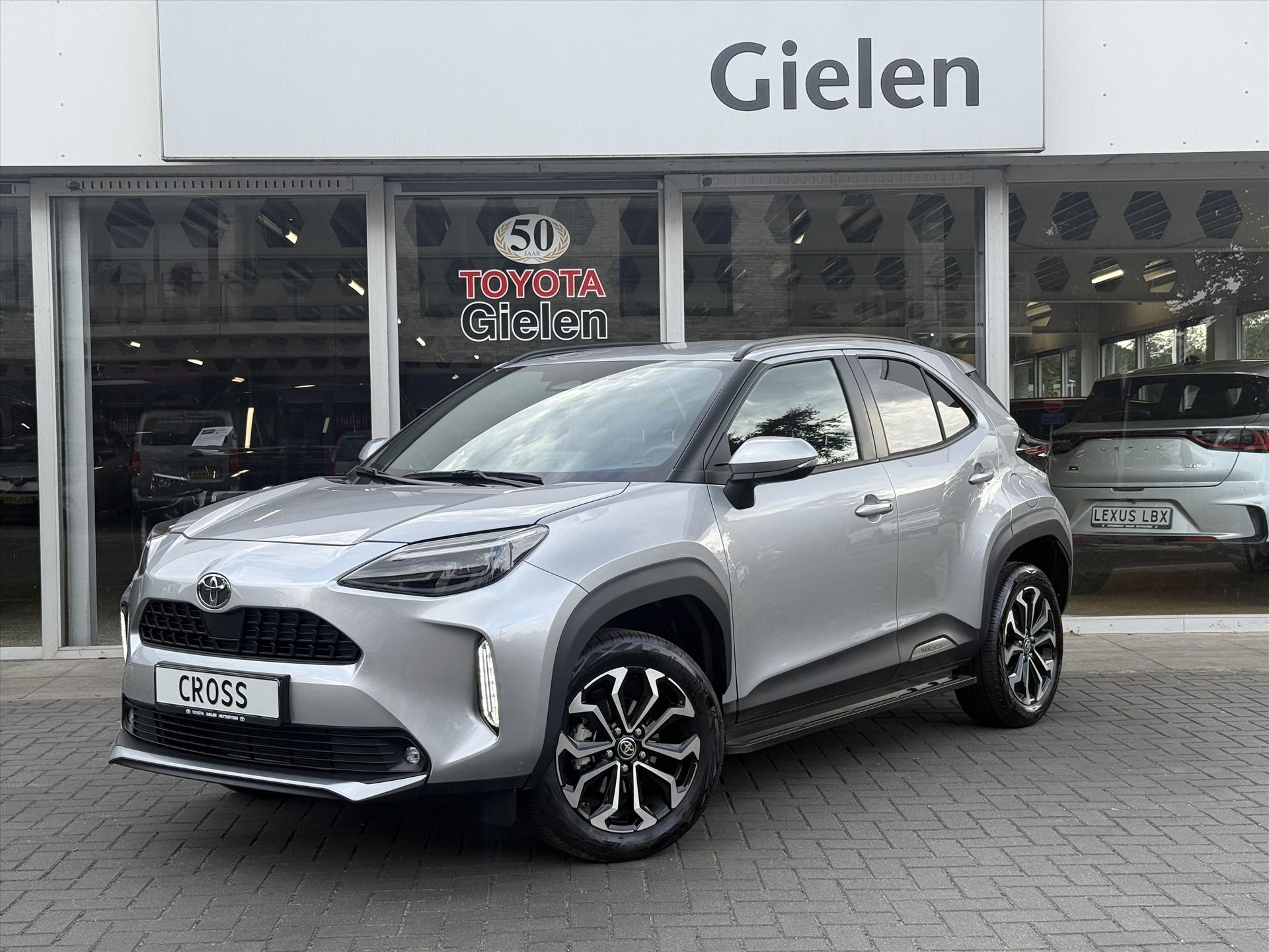 Toyota Yaris Cross 1.5 Hybrid First Edition | Facelift, Treeplanken, Groot scherm, Apple CarPlay/Android Auto, 17inch, Keyless 47162608-0.jpg | Autobedrijf Gielen