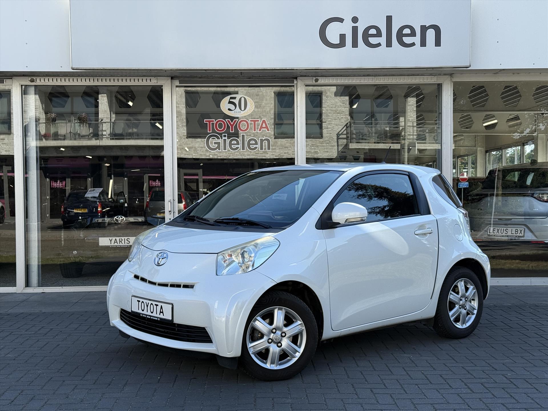Toyota iQ 1.0 VVT-i CVT Automaat Comfort | Airconditioning, Lichtmetalen velgen, Stuurbediening, Elektrische ramen 47164362-0.jpg | Autobedrijf Gielen