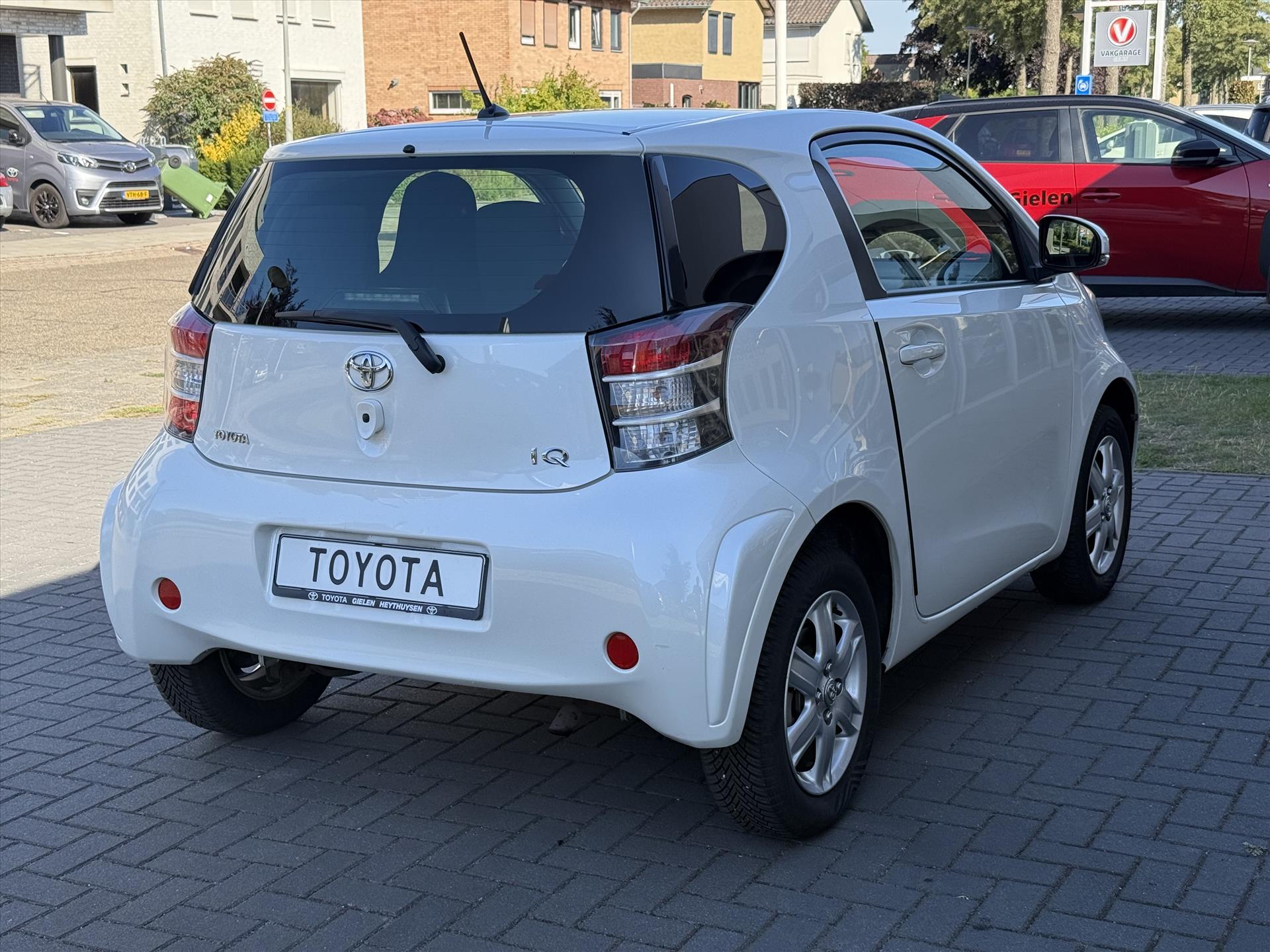 Toyota iQ 1.0 VVT-i CVT Automaat Comfort | Airconditioning, Lichtmetalen velgen, Stuurbediening, Elektrische ramen 47164362-3.jpg | Autobedrijf Gielen