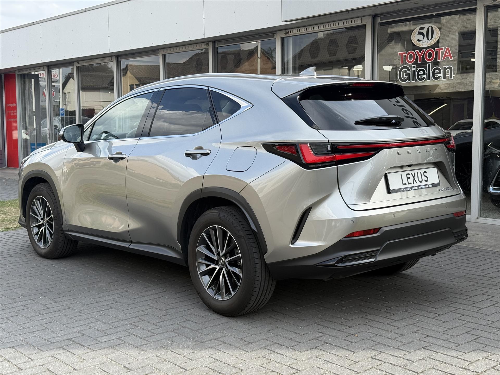 Lexus NX 450h+ Launch Edition | Groot scherm, Stoelventilatie, Stuurverwarming, Dodehoekherkenning, Memory, Eerste eigenaar! 47204321-1.jpg | Autobedrijf Gielen