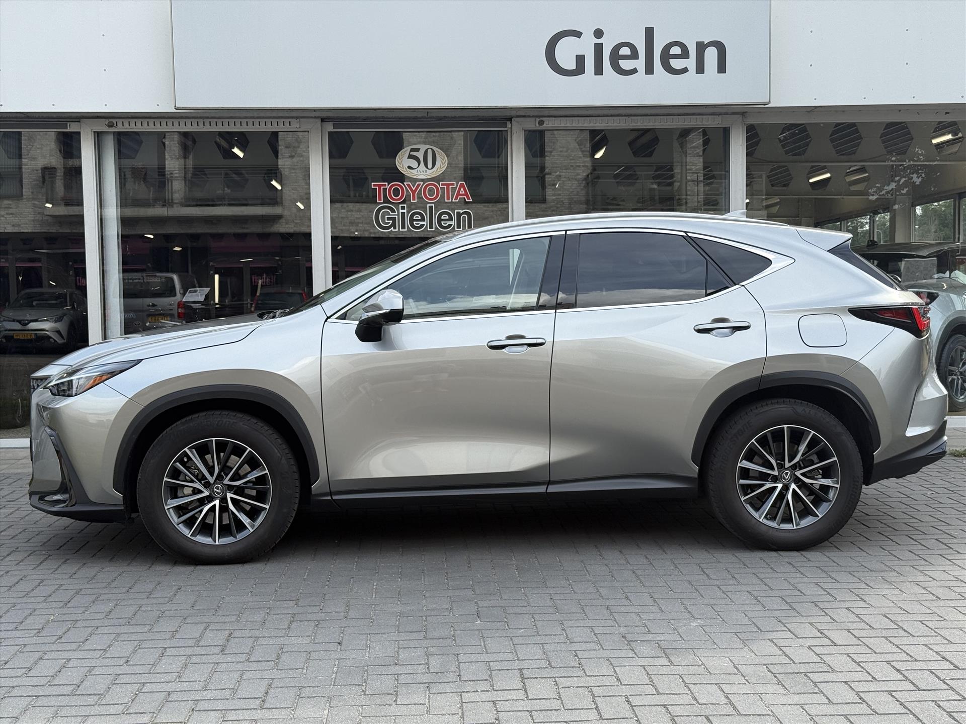Lexus NX 450h+ Launch Edition | Groot scherm, Stoelventilatie, Stuurverwarming, Dodehoekherkenning, Memory, Eerste eigenaar! 47204321-4.jpg | Autobedrijf Gielen