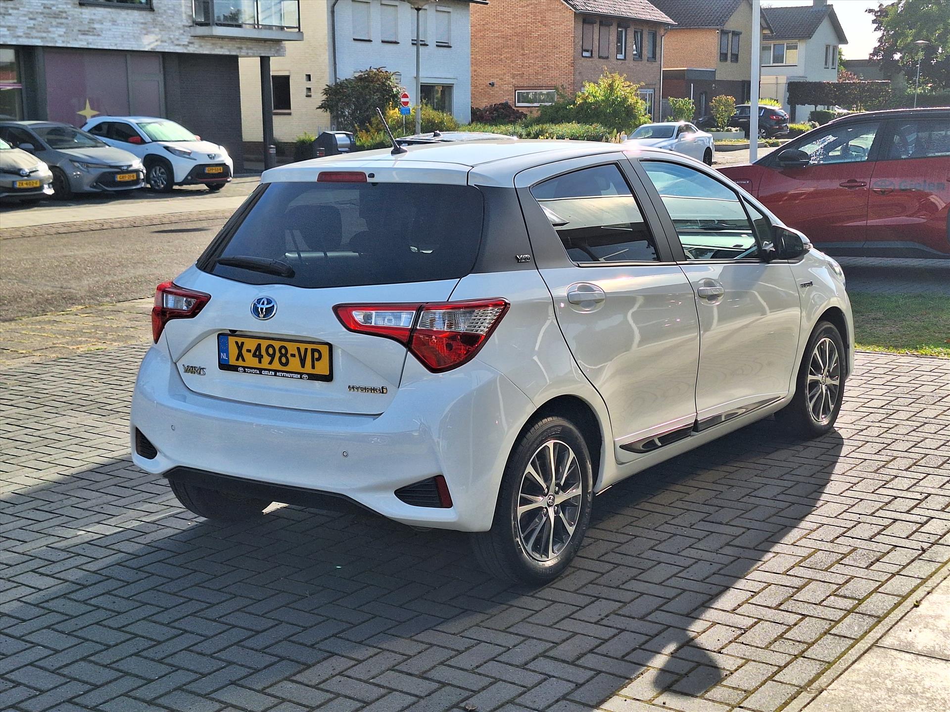 Toyota Yaris 1.5 Hybrid Y20 | Stoelverwarming, Privacy Glass, Keyless, Lichtmetalen velgen, Parkeercamera, Cruise control 47233362-2.jpg | Autobedrijf Gielen