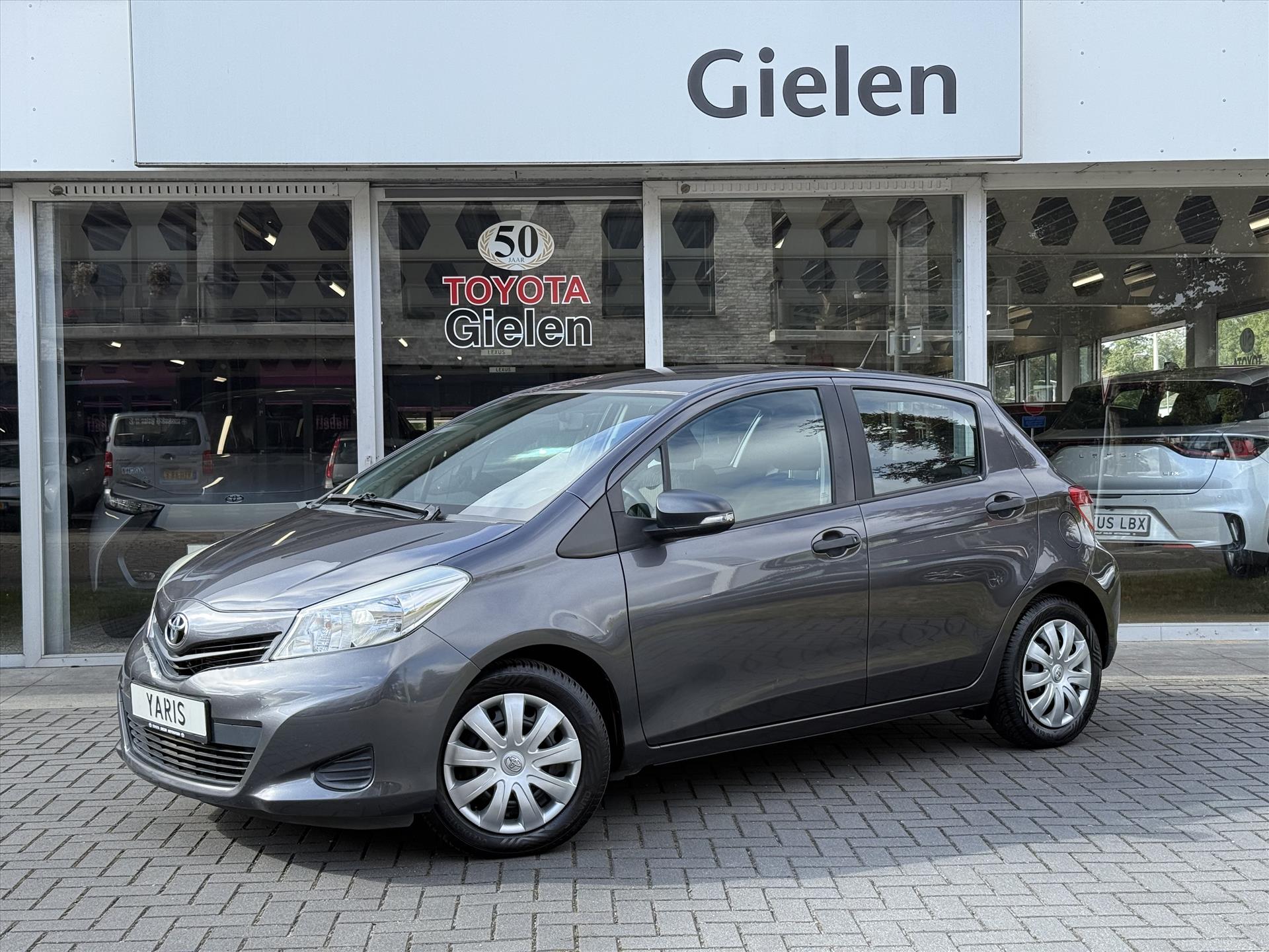 Toyota Yaris 1.0 VVT-i 5D Comfort Plus | Trekhaak, Airconditioning, Elektrische ramen, Centrale deurvergrendeling, Radio/CD-Speler 47245433-0.jpg | Autobedrijf Gielen