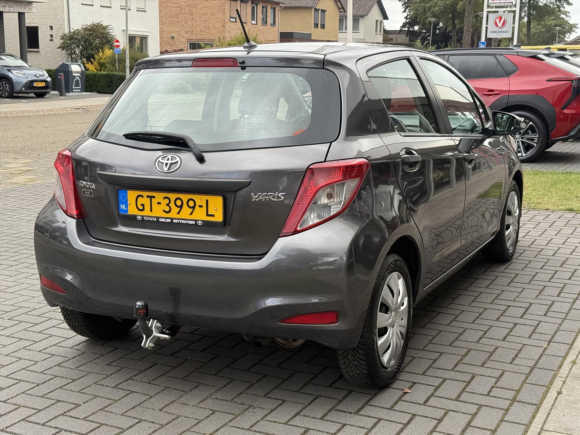 Toyota Yaris 1.0 VVT-i 5D Comfort Plus | Trekhaak, Airconditioning, Elektrische ramen, Centrale deurvergrendeling, Radio/CD-Speler 47245433-2.jpg | Autobedrijf Gielen