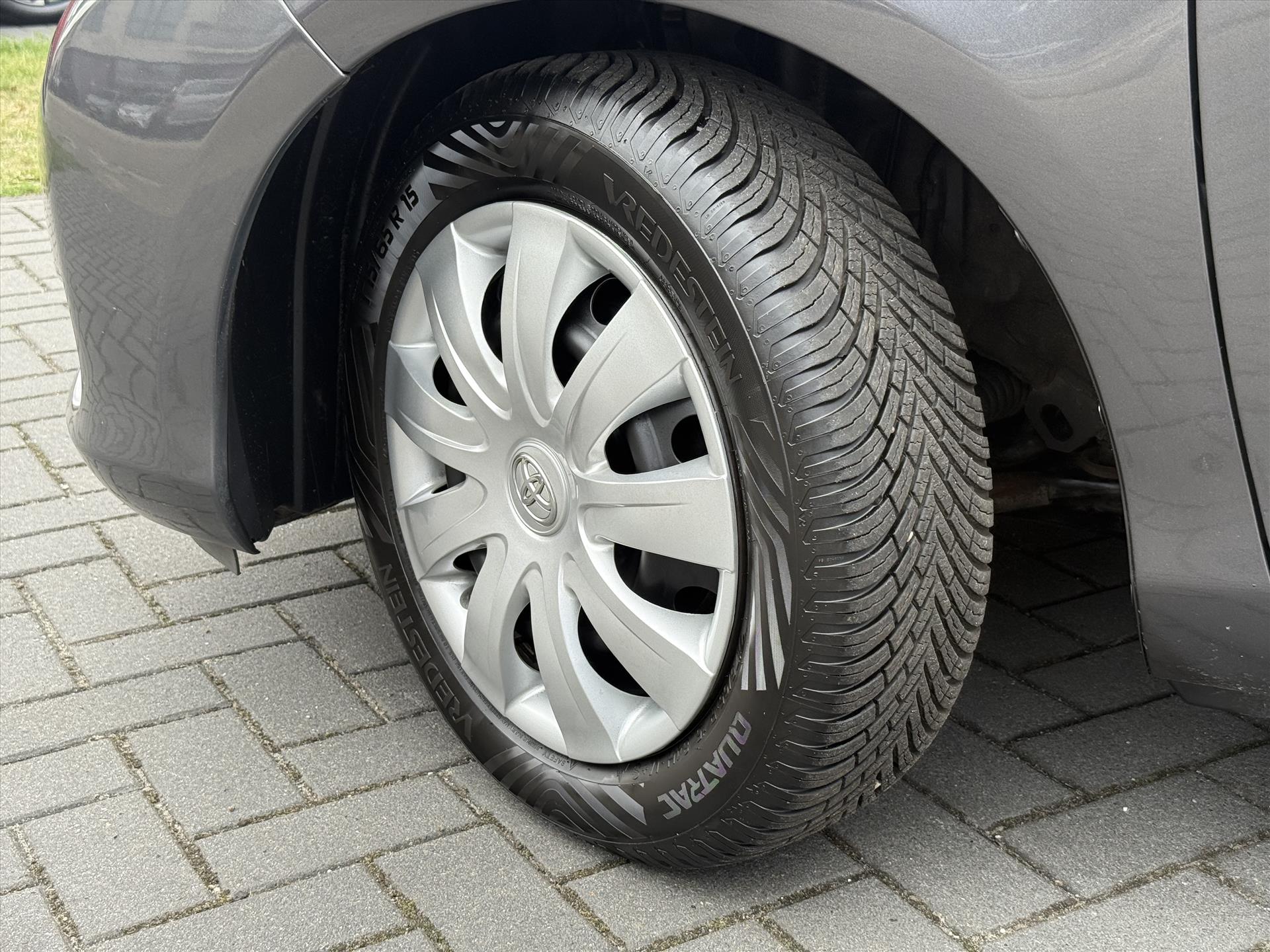 Toyota Yaris 1.0 VVT-i 5D Comfort Plus | Trekhaak, Airconditioning, Elektrische ramen, Centrale deurvergrendeling, Radio/CD-Speler 47245433-3.jpg | Autobedrijf Gielen