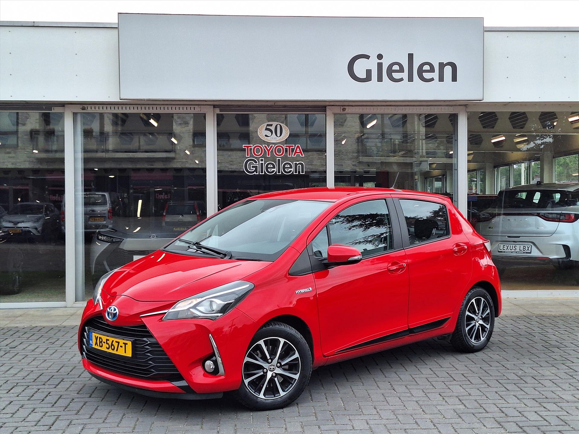 Toyota Yaris 1.5 Hybrid Design Sport | Navigatie, Stoelverwarming, Lichtmetalen velgen, Cruise control, Parkeercamera 47246016-0.jpg | Autobedrijf Gielen