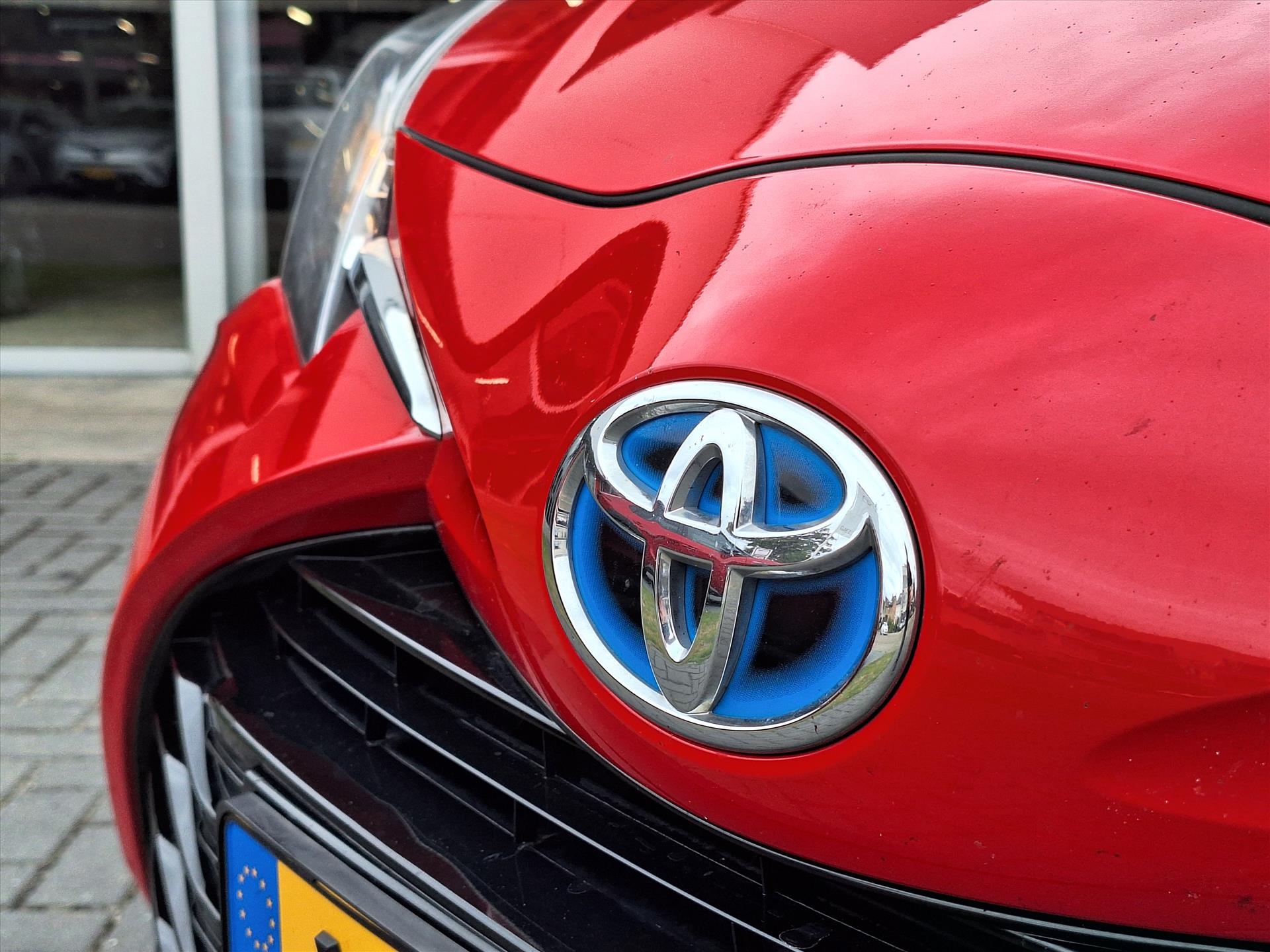 Toyota Yaris 1.5 Hybrid Design Sport | Navigatie, Stoelverwarming, Lichtmetalen velgen, Cruise control, Parkeercamera 47246016-3.jpg | Autobedrijf Gielen