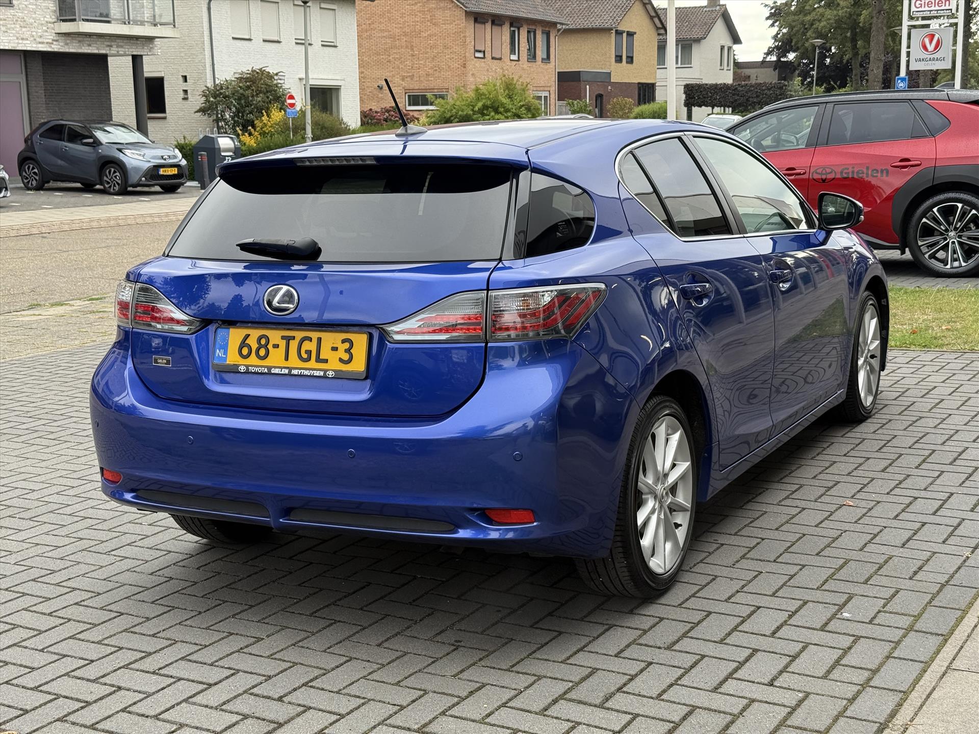 Lexus CT 200h Business Line Pro | Leer, Parkeersensoren, Navigatie, Stoelverwarming, Keyless, 17inch, Cruise control, Top onderhouden! 47256388-3.jpg | Autobedrijf Gielen