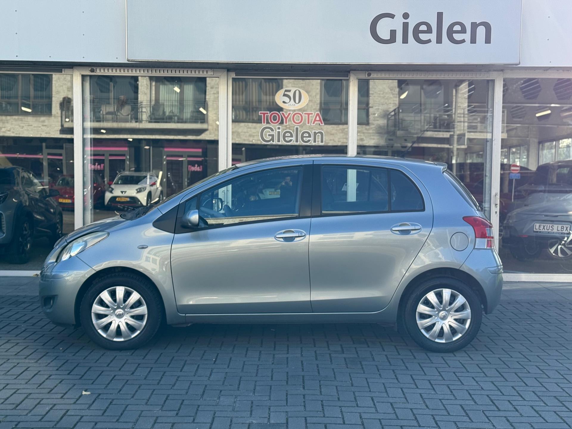 Toyota Yaris 1.3 VVT-i 5D Aspiration | Climate control, 6-Bak, Elektrische ramen, Centrale deurvergrendeling, Radio/CD-Speler, 2e Eigenaar 47284929-1.jpg | Autobedrijf Gielen