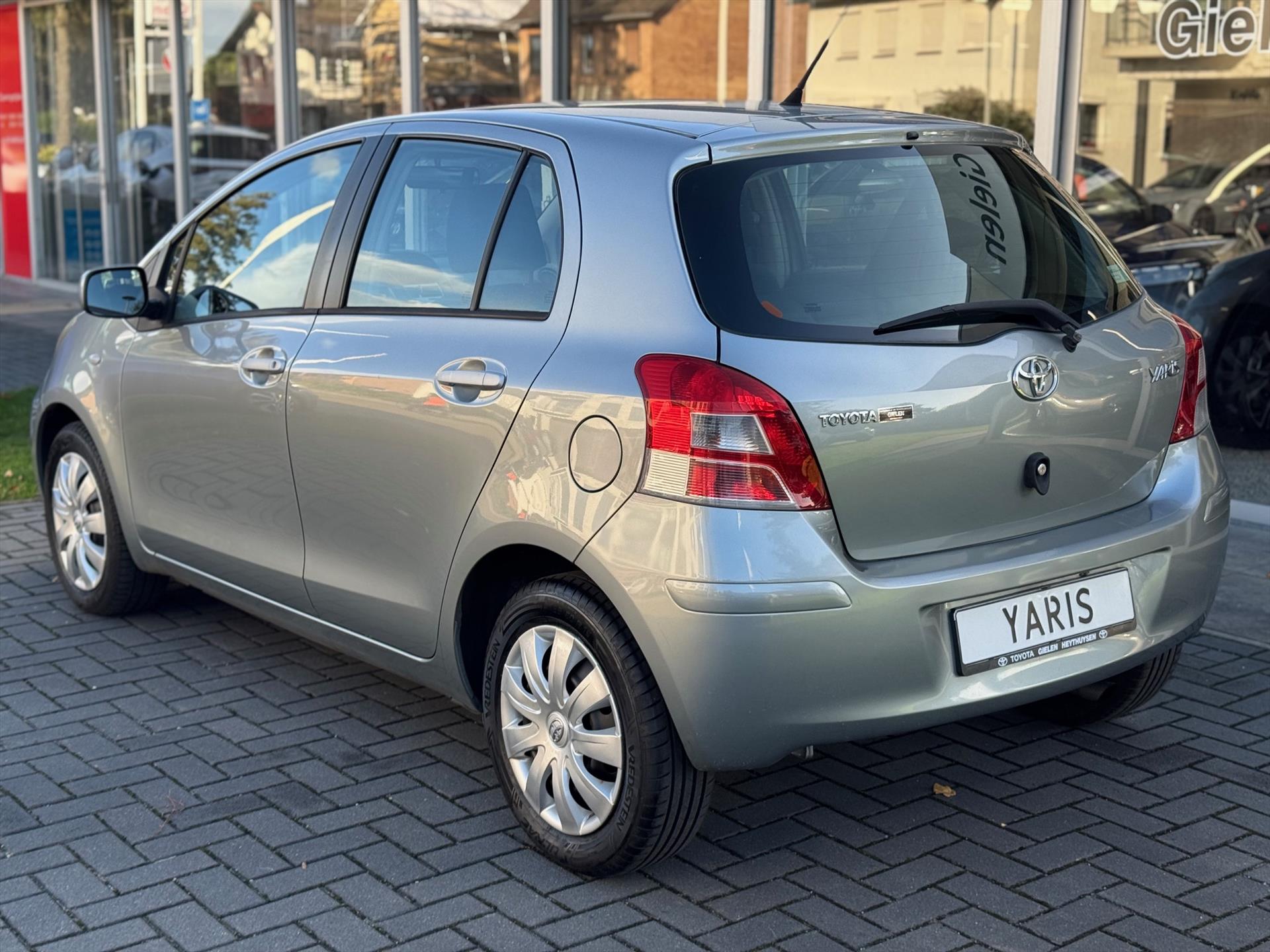 Toyota Yaris 1.3 VVT-i 5D Aspiration | Climate control, 6-Bak, Elektrische ramen, Centrale deurvergrendeling, Radio/CD-Speler, 2e Eigenaar 47284929-3.jpg | Autobedrijf Gielen
