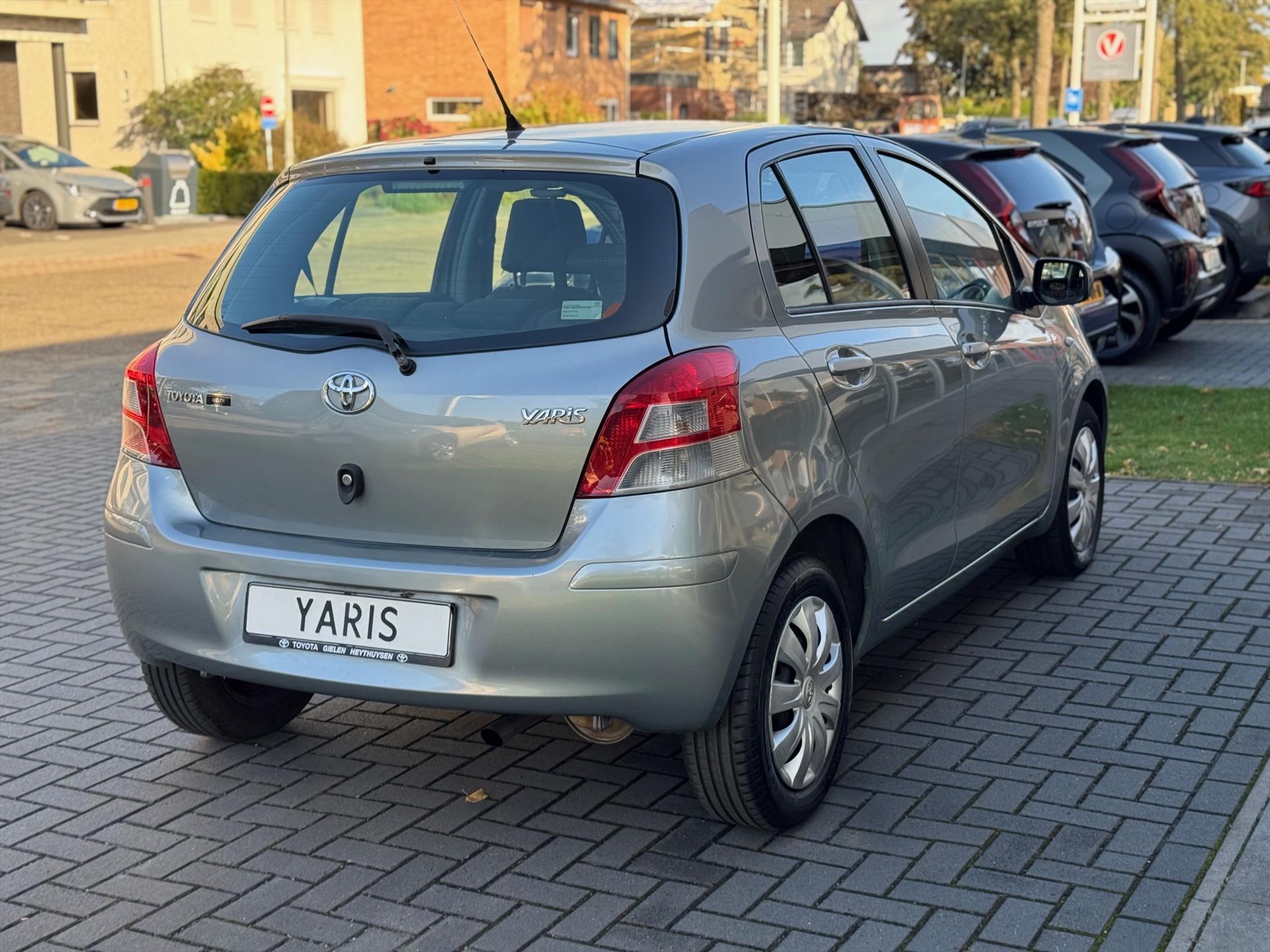 Toyota Yaris 1.3 VVT-i 5D Aspiration | Climate control, 6-Bak, Elektrische ramen, Centrale deurvergrendeling, Radio/CD-Speler, 2e Eigenaar 47284929-4.jpg | Autobedrijf Gielen