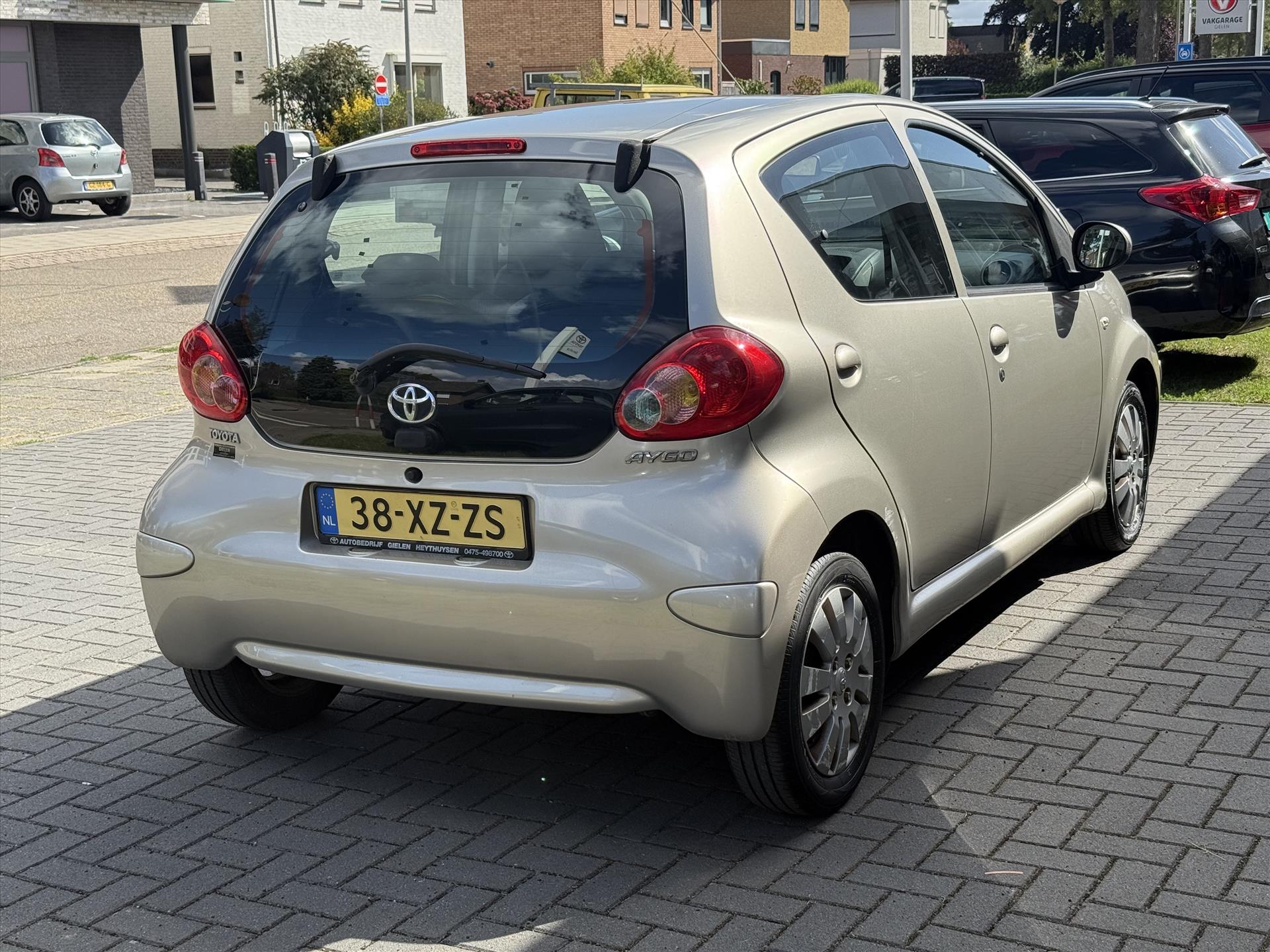 Toyota Aygo 1.0 VVT-I 5DRS Plus | Airconditioning, Lichtmetalen velgen, Centrale deurvergrendeling, Half leer 47318314-1.jpg | Autobedrijf Gielen