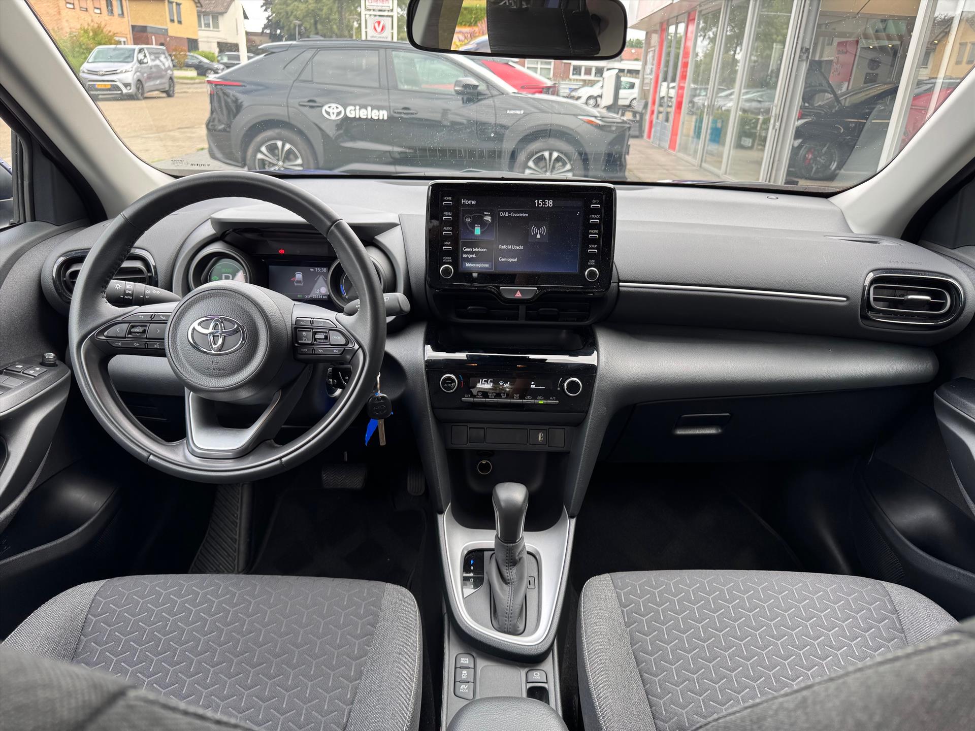 Toyota Yaris Cross 1.5 Hybrid Active | Lichtmetalen velgen, Apple CarPlay/Android auto, Parkeercamera, Eerste eigenaar 47364501-12.jpg | Autobedrijf Gielen
