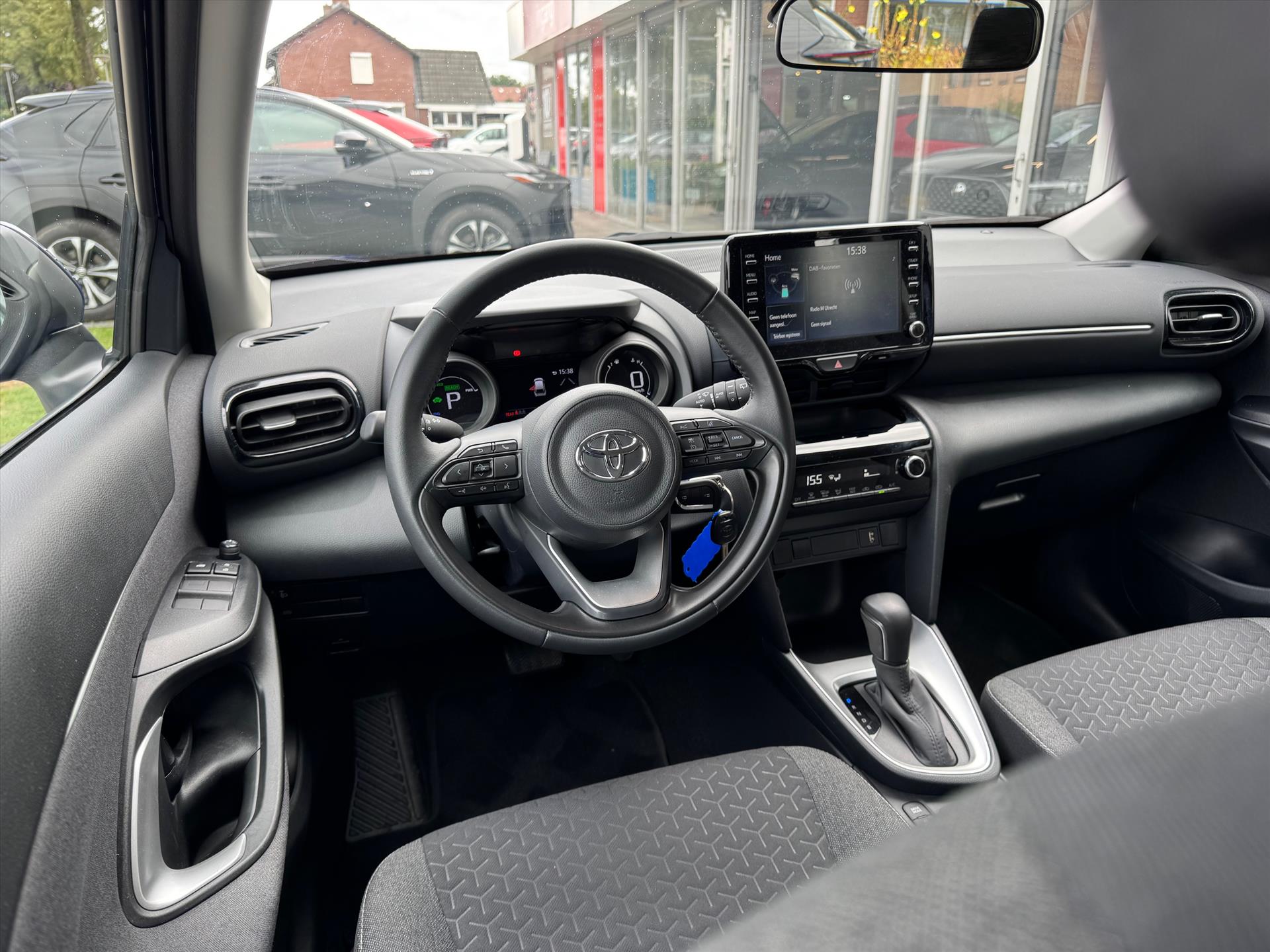 Toyota Yaris Cross 1.5 Hybrid Active | Lichtmetalen velgen, Apple CarPlay/Android auto, Parkeercamera, Eerste eigenaar 47364501-14.jpg | Autobedrijf Gielen