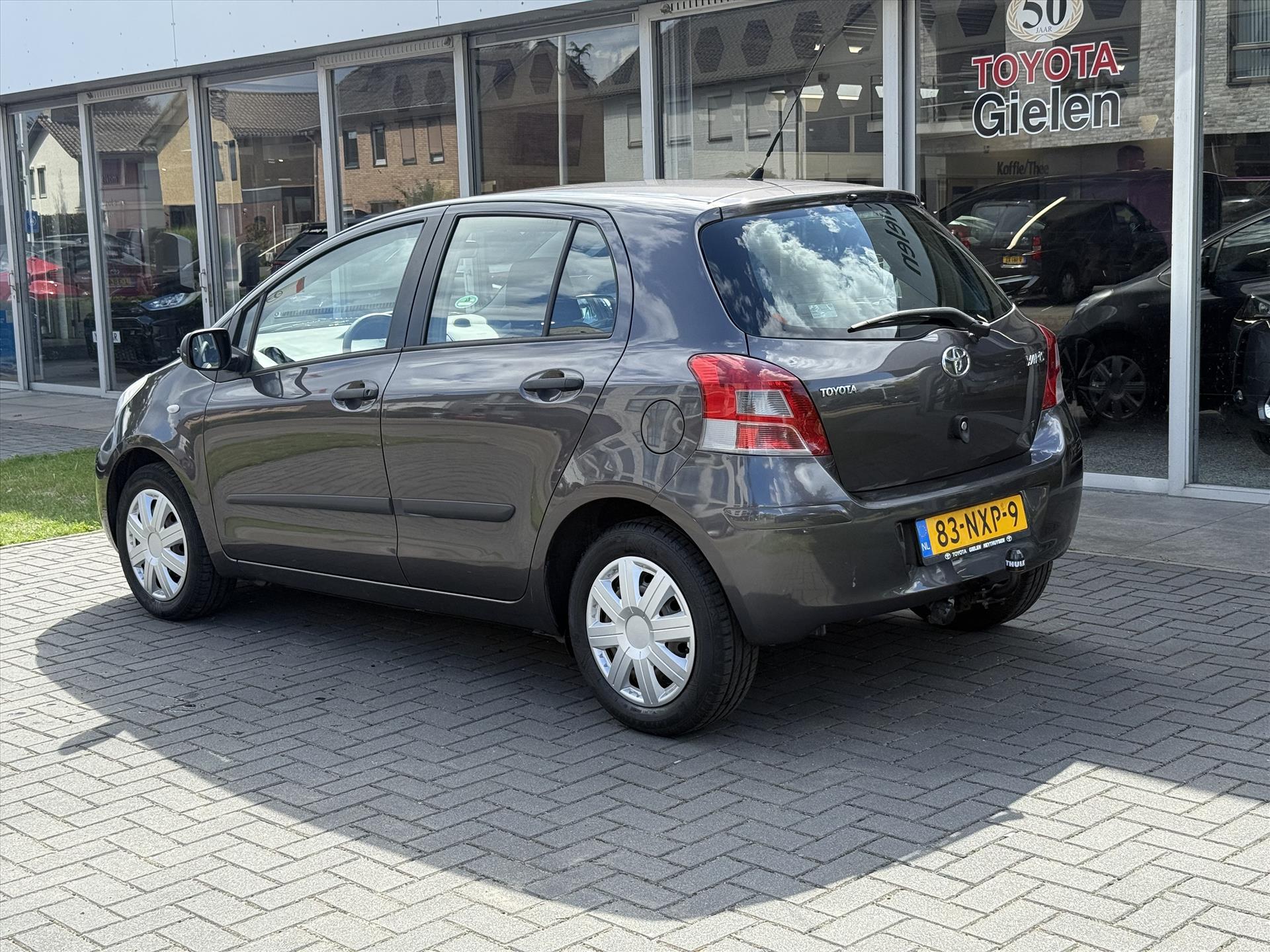 Toyota Yaris 1.3 VVT-I 5DR Comfort | Trekhaak, Airconditioning, Radio/CD-Speler, 6-Bak 47405938-2.jpg | Autobedrijf Gielen