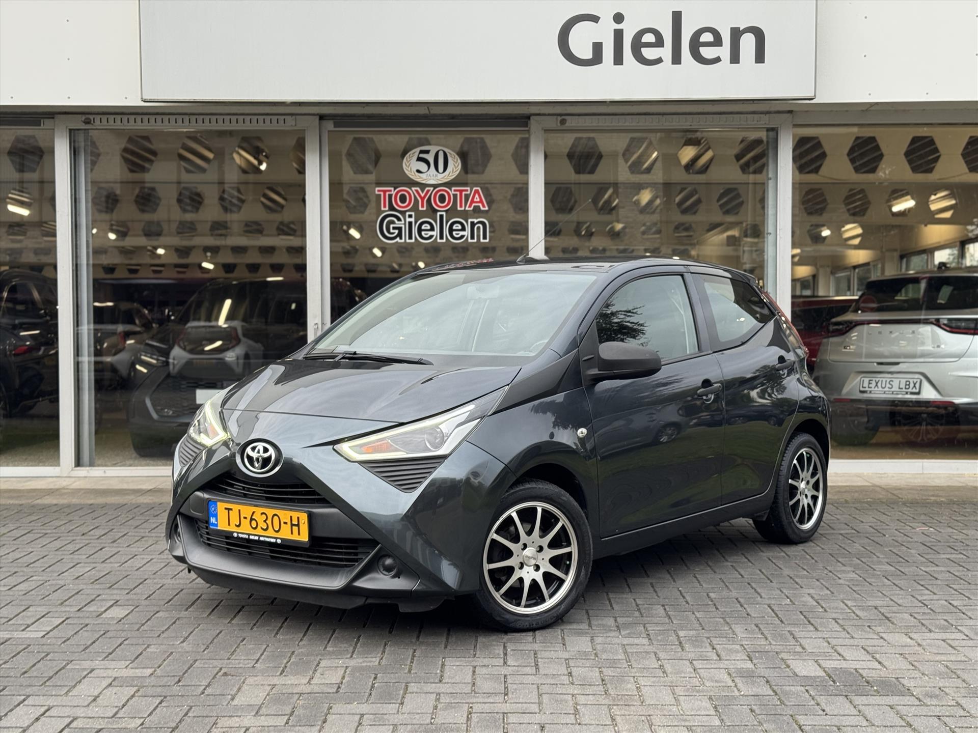 Toyota Aygo 1.0 VVT-i 72pk x-fun | Airco, Bluetooth, LM velgen, Elektrische ramen, Snelheidsbegrenzer 47416753-0.jpg | Autobedrijf Gielen