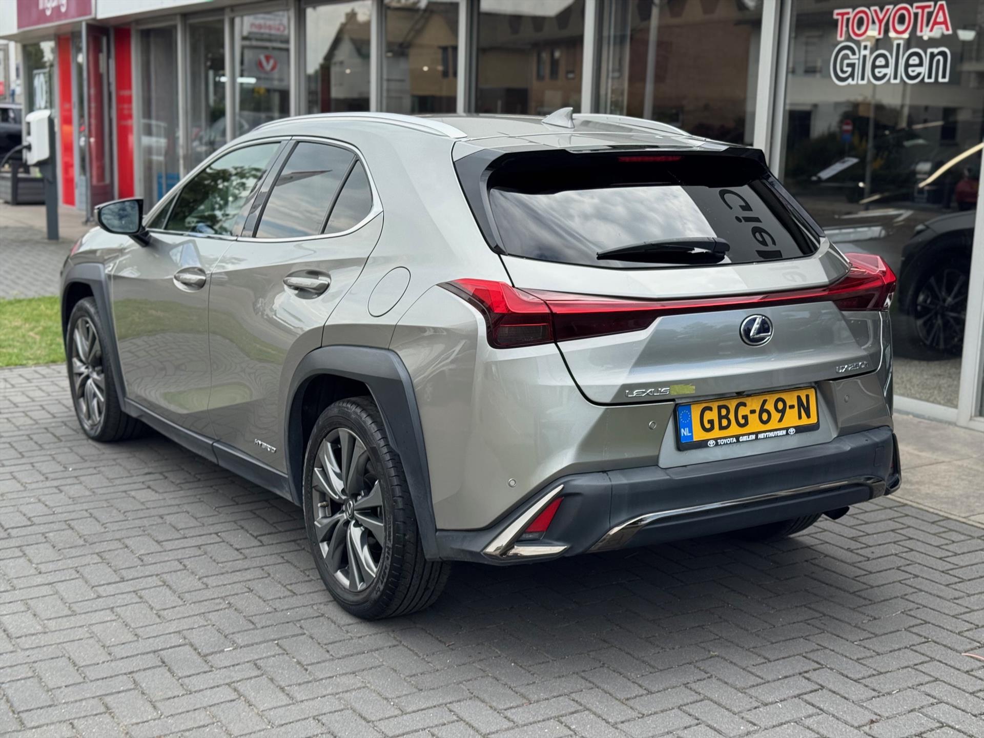Lexus UX 250h AWD F Sport Line | Schuifdak, Groot scherm, Leer, Stoelverwarming, Dodehoekherkenning, Parkeersensoren, Elektrische achterk 47427568-2.jpg | Autobedrijf Gielen