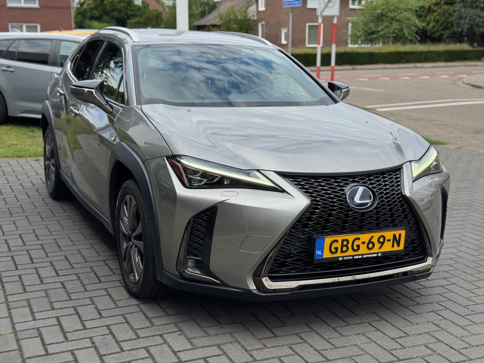 Lexus UX 250h AWD F Sport Line | Schuifdak, Groot scherm, Leer, Stoelverwarming, Dodehoekherkenning, Parkeersensoren, Elektrische achterk 47427568-4.jpg | Autobedrijf Gielen