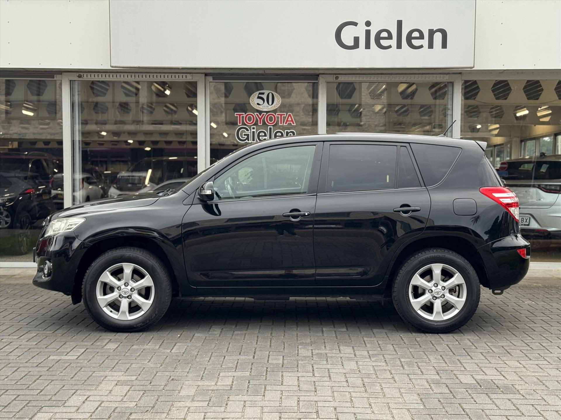 Toyota RAV4 2.0 VVT-i 4WD Executive Business | Trekhaak, Navigatie, Cruise control, Stoelverwarming, Half leer, Keyless, 1500KG Trekgewicht 47432093-1.jpg | Autobedrijf Gielen