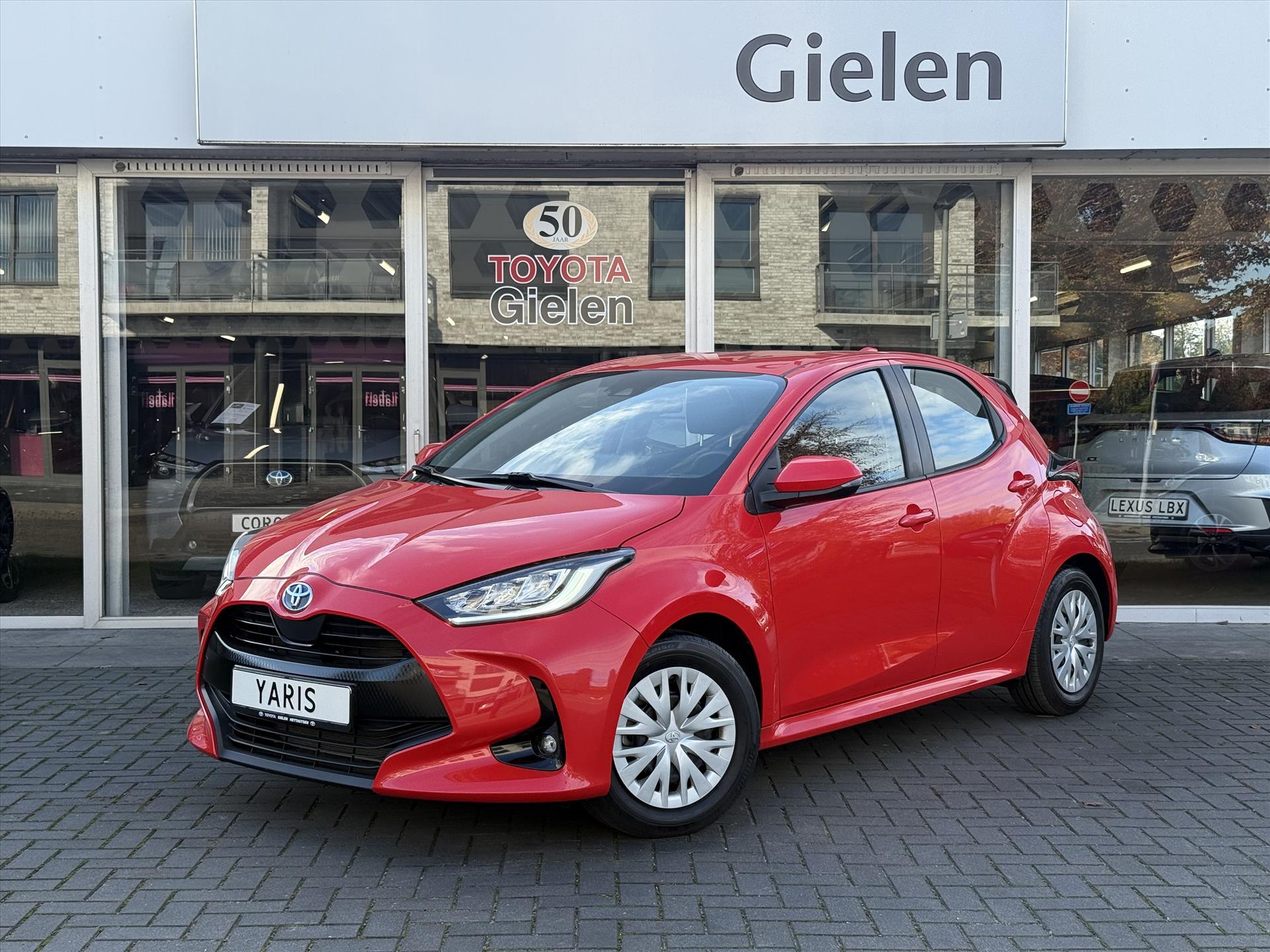 Toyota Yaris 1.5 Hybrid Dynamic | Stoelverwarming, Keyless, Apple Carplay/Android auto, Parkeercamera, LED 47463325-0.jpg | Autobedrijf Gielen