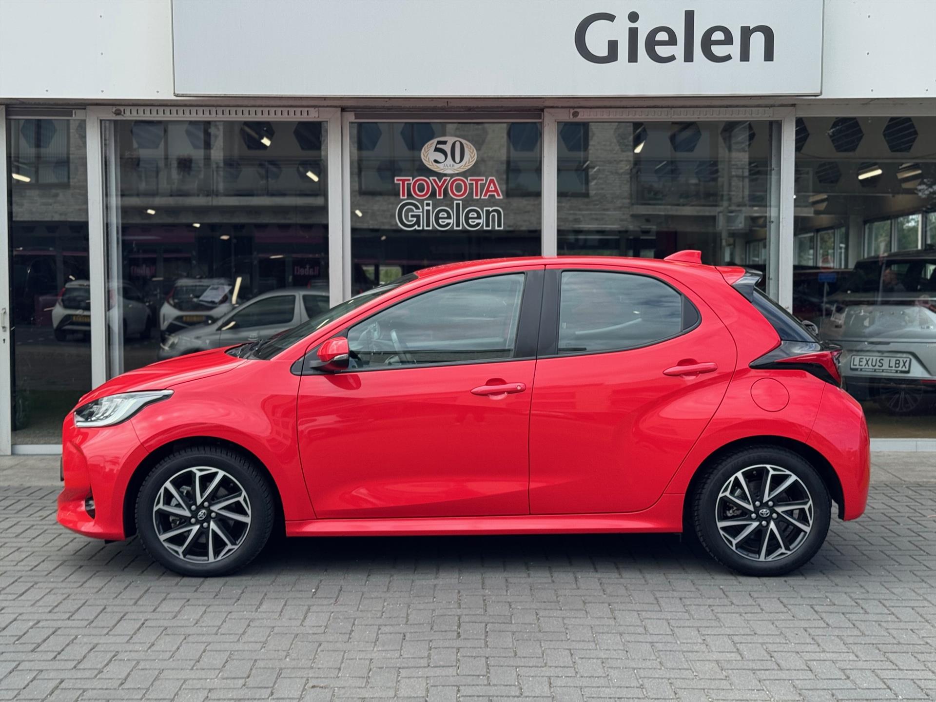 Toyota Yaris 1.5 Hybrid Dynamic Plus | Stoelverwarming, 16 inch, Keyless, Apple Carplay/Android auto, Camera 47463325-2.jpg | Autobedrijf Gielen