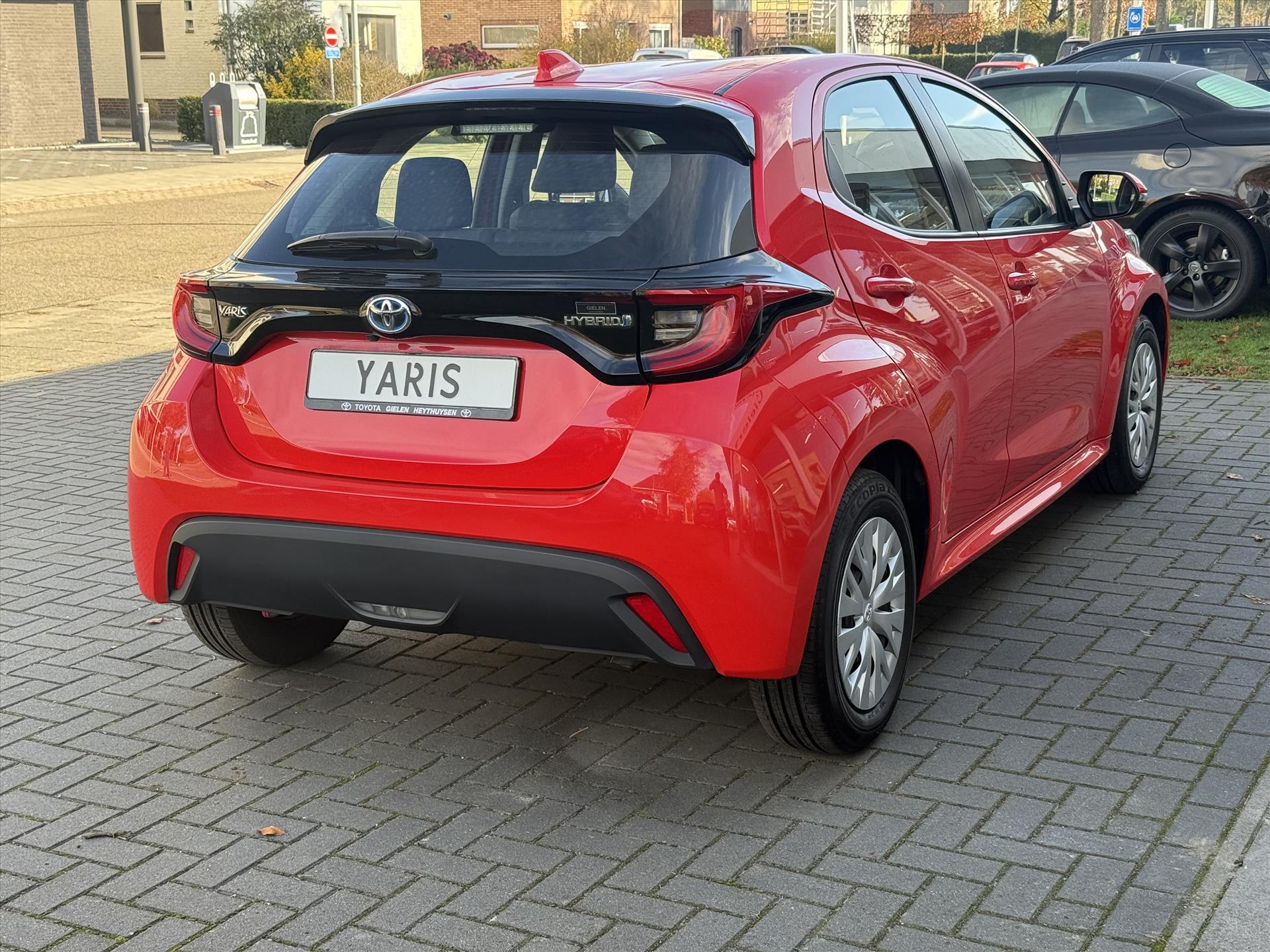 Toyota Yaris 1.5 Hybrid Dynamic | Stoelverwarming, Keyless, Apple Carplay/Android auto, Parkeercamera, LED 47463325-2.jpg | Autobedrijf Gielen