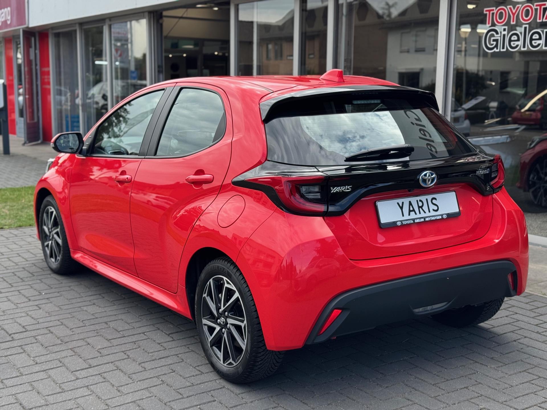 Toyota Yaris 1.5 Hybrid Dynamic Plus | Stoelverwarming, 16 inch, Keyless, Apple Carplay/Android auto, Camera 47463325-3.jpg | Autobedrijf Gielen