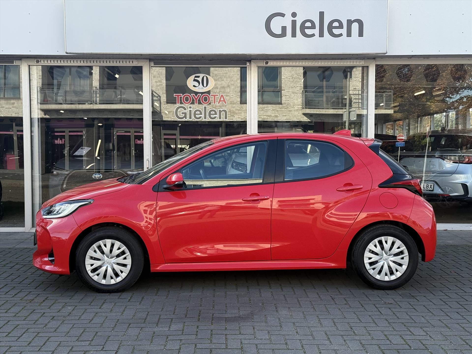Toyota Yaris 1.5 Hybrid Dynamic | Stoelverwarming, Keyless, Apple Carplay/Android auto, Parkeercamera, LED 47463325-3.jpg | Autobedrijf Gielen