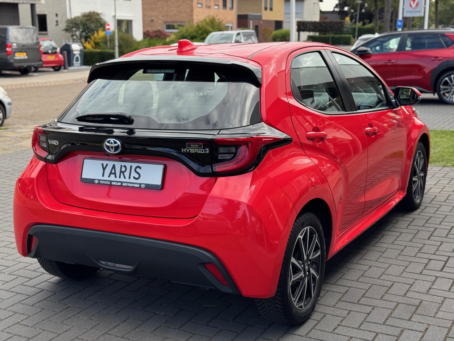 Toyota Yaris 1.5 Hybrid Dynamic Plus | Stoelverwarming, 16 inch, Keyless, Apple Carplay/Android auto, Camera 47463325-4.jpg | Autobedrijf Gielen