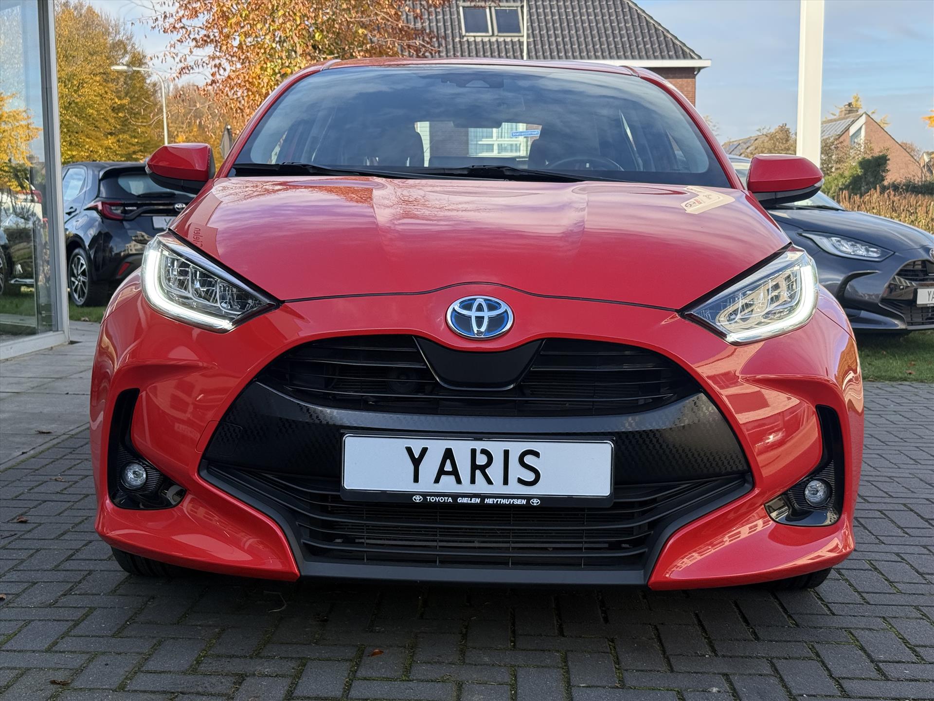 Toyota Yaris 1.5 Hybrid Dynamic | Stoelverwarming, Keyless, Apple Carplay/Android auto, Parkeercamera, LED 47463325-4.jpg | Autobedrijf Gielen