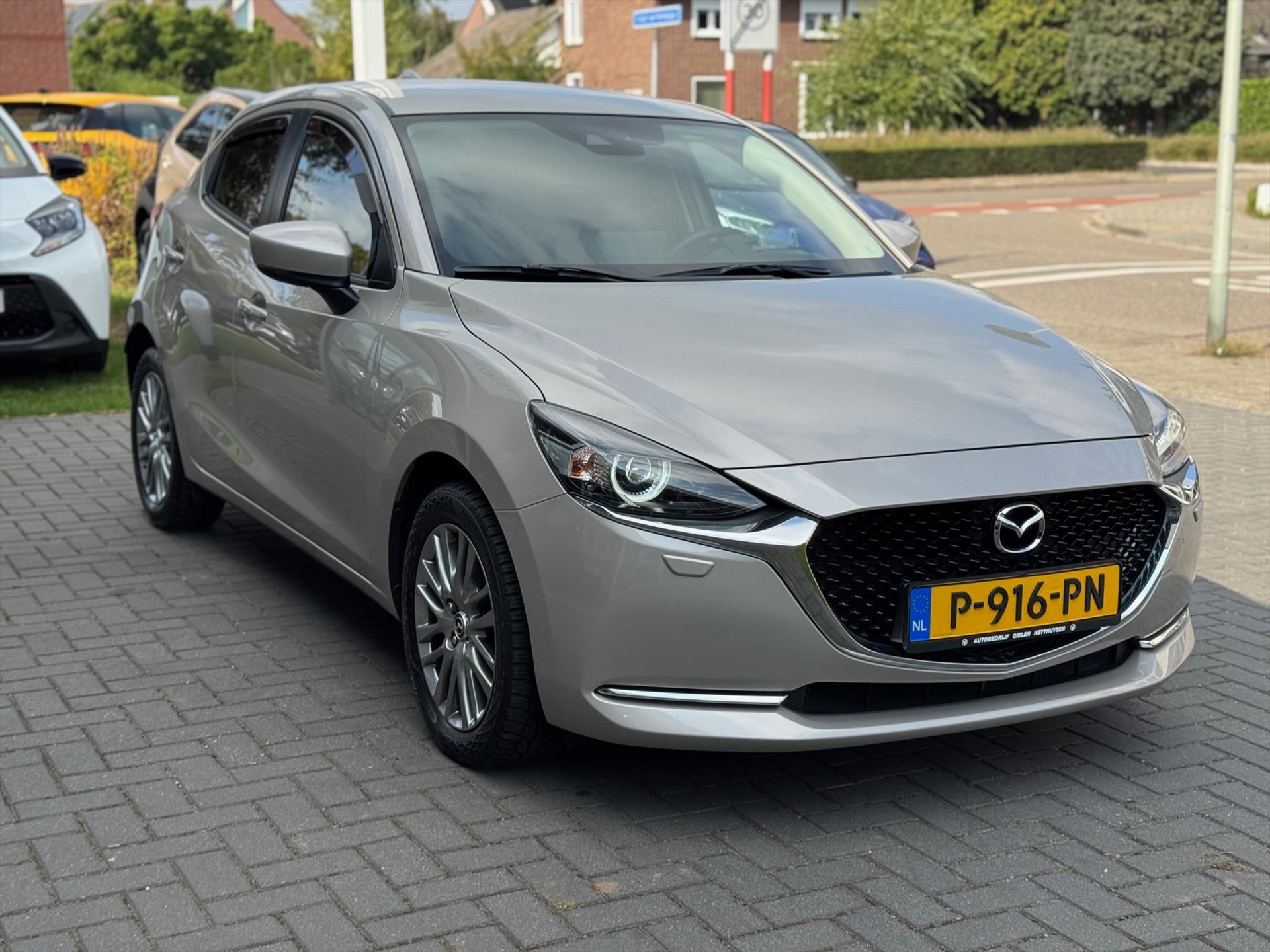 Mazda 2 1.5 SKYACTIV-G Luxury | Dodehoekherkenning, Head up display, Apple CarPlay/Android auto, LED, Stoel + Stuurverwarming, Parkeerse 47481628-4.jpg | Autobedrijf Gielen