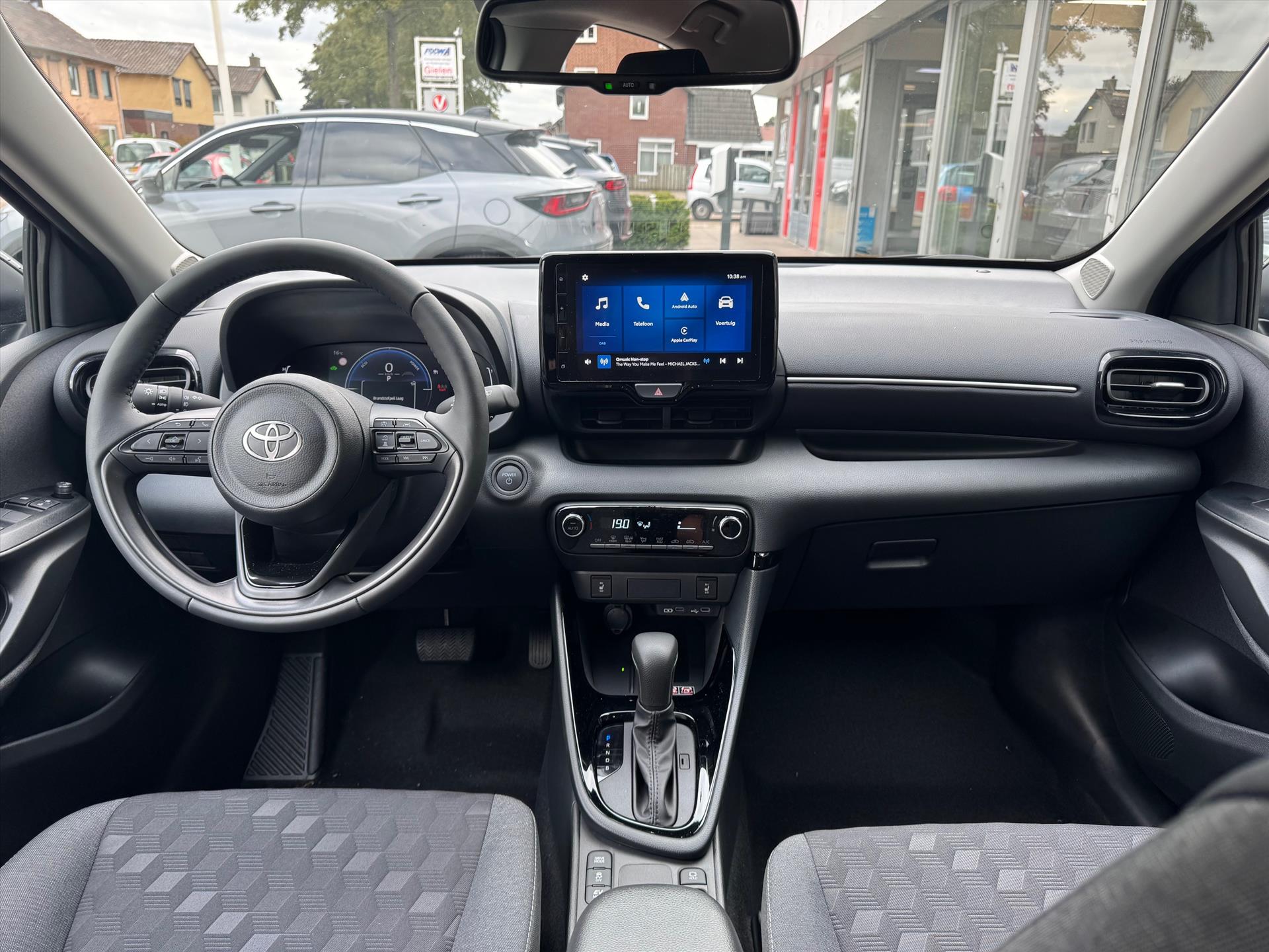 Toyota Yaris Hybrid Dynamic Plus | Stoel + Stuurverwarming, Lichtmetalen velgen, Keyless, Licht + Regensensor, Startknop 47495163-10.jpg | Autobedrijf Gielen