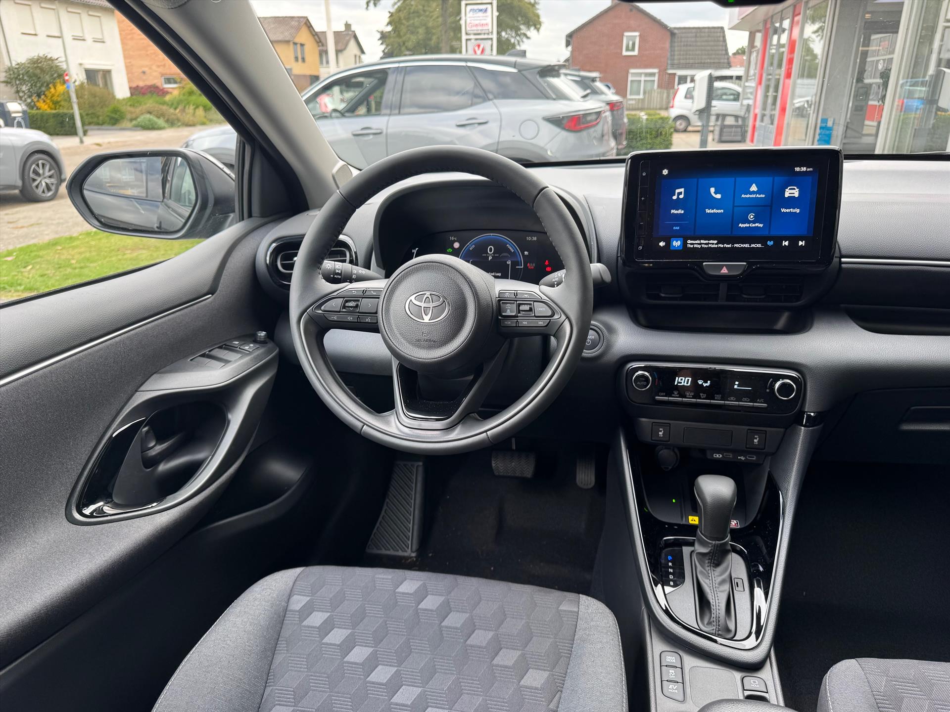 Toyota Yaris Hybrid Dynamic Plus | Stoel + Stuurverwarming, Lichtmetalen velgen, Keyless, Licht + Regensensor, Startknop 47495163-12.jpg | Autobedrijf Gielen