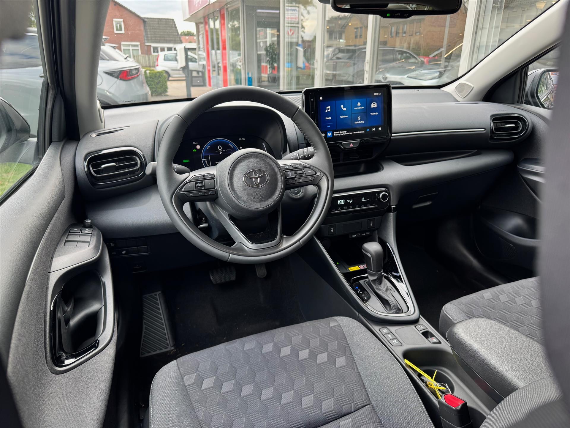 Toyota Yaris Hybrid Dynamic Plus | Stoel + Stuurverwarming, Lichtmetalen velgen, Keyless, Licht + Regensensor, Startknop 47495163-13.jpg | Autobedrijf Gielen