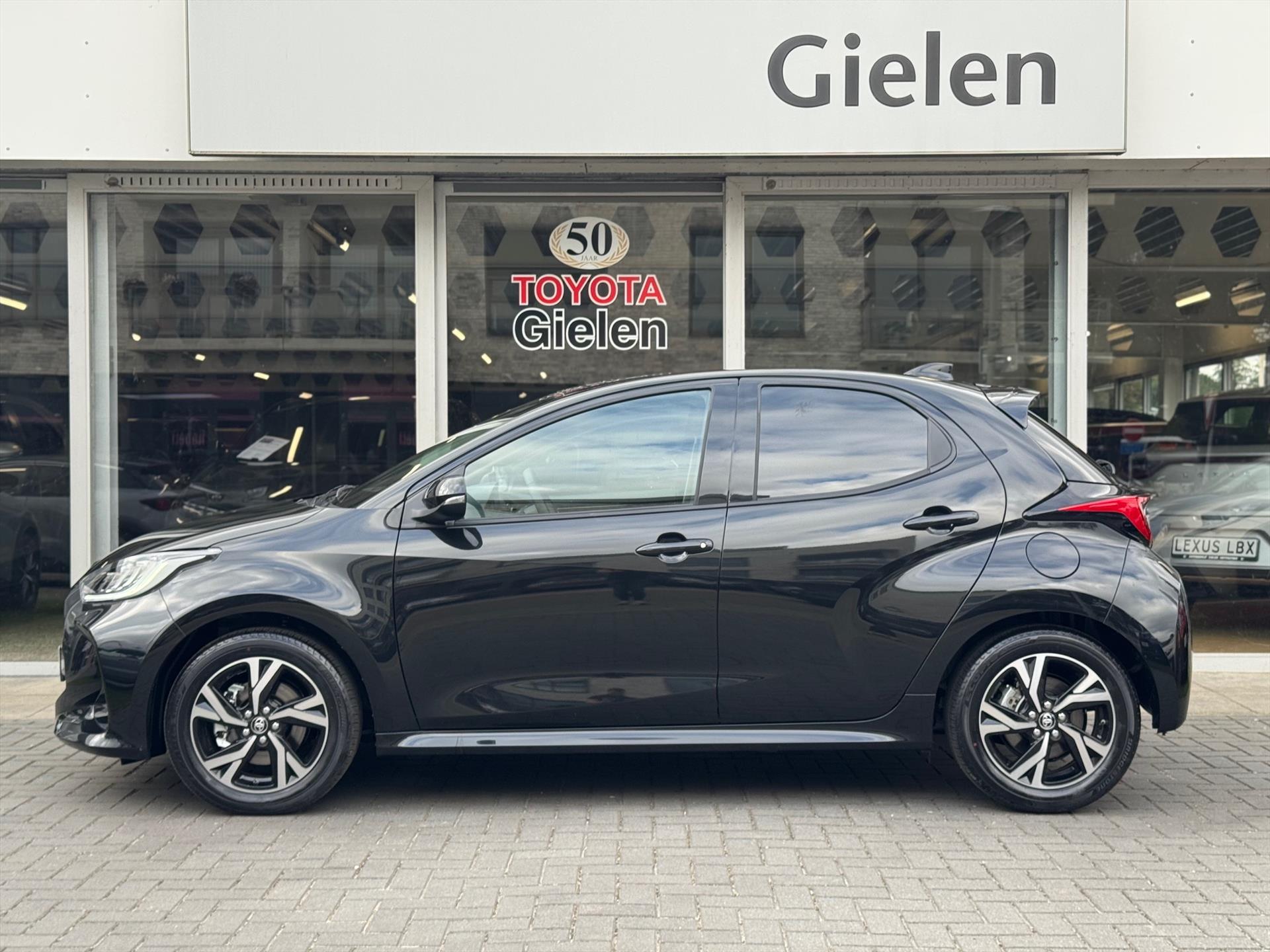 Toyota Yaris Hybrid Dynamic Plus | Stoel + Stuurverwarming, Lichtmetalen velgen, Keyless, Licht + Regensensor, Startknop 47495163-2.jpg | Autobedrijf Gielen