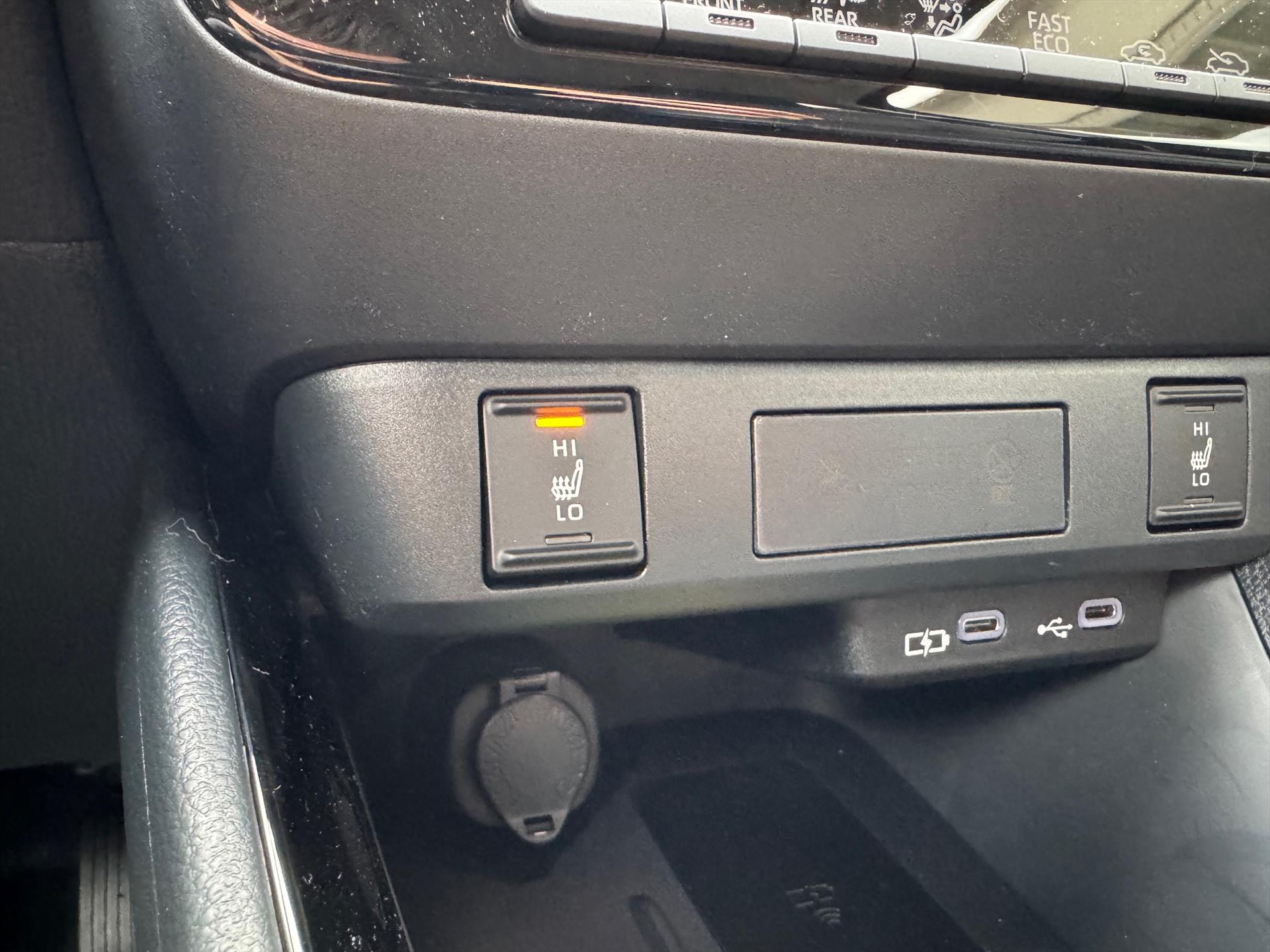 Toyota Yaris Hybrid Dynamic Plus | Stoel + Stuurverwarming, Lichtmetalen velgen, Keyless, Licht + Regensensor, Startknop 47495163-27.jpg | Autobedrijf Gielen