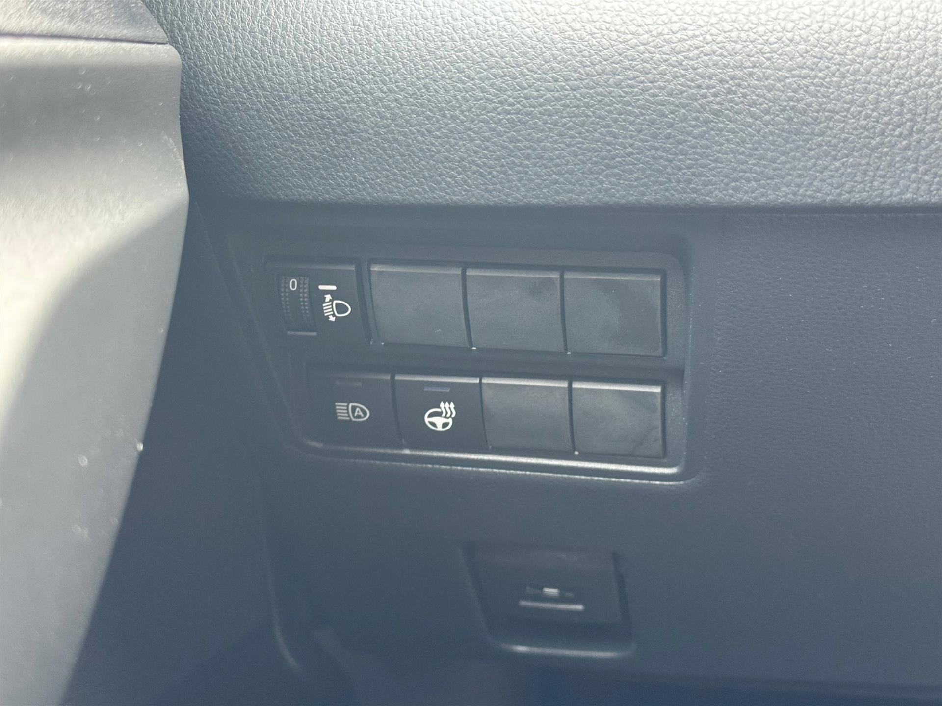 Toyota Yaris Hybrid Dynamic Plus | Stoel + Stuurverwarming, Lichtmetalen velgen, Keyless, Licht + Regensensor, Startknop 47495163-32.jpg | Autobedrijf Gielen