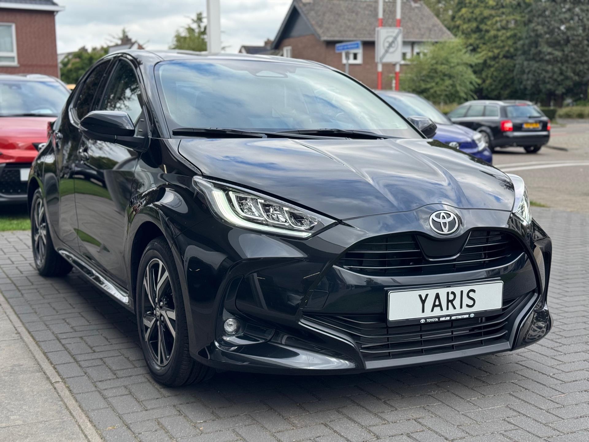 Toyota Yaris Hybrid Dynamic Plus | Stoel + Stuurverwarming, Lichtmetalen velgen, Keyless, Licht + Regensensor, Startknop 47495163-4.jpg | Autobedrijf Gielen