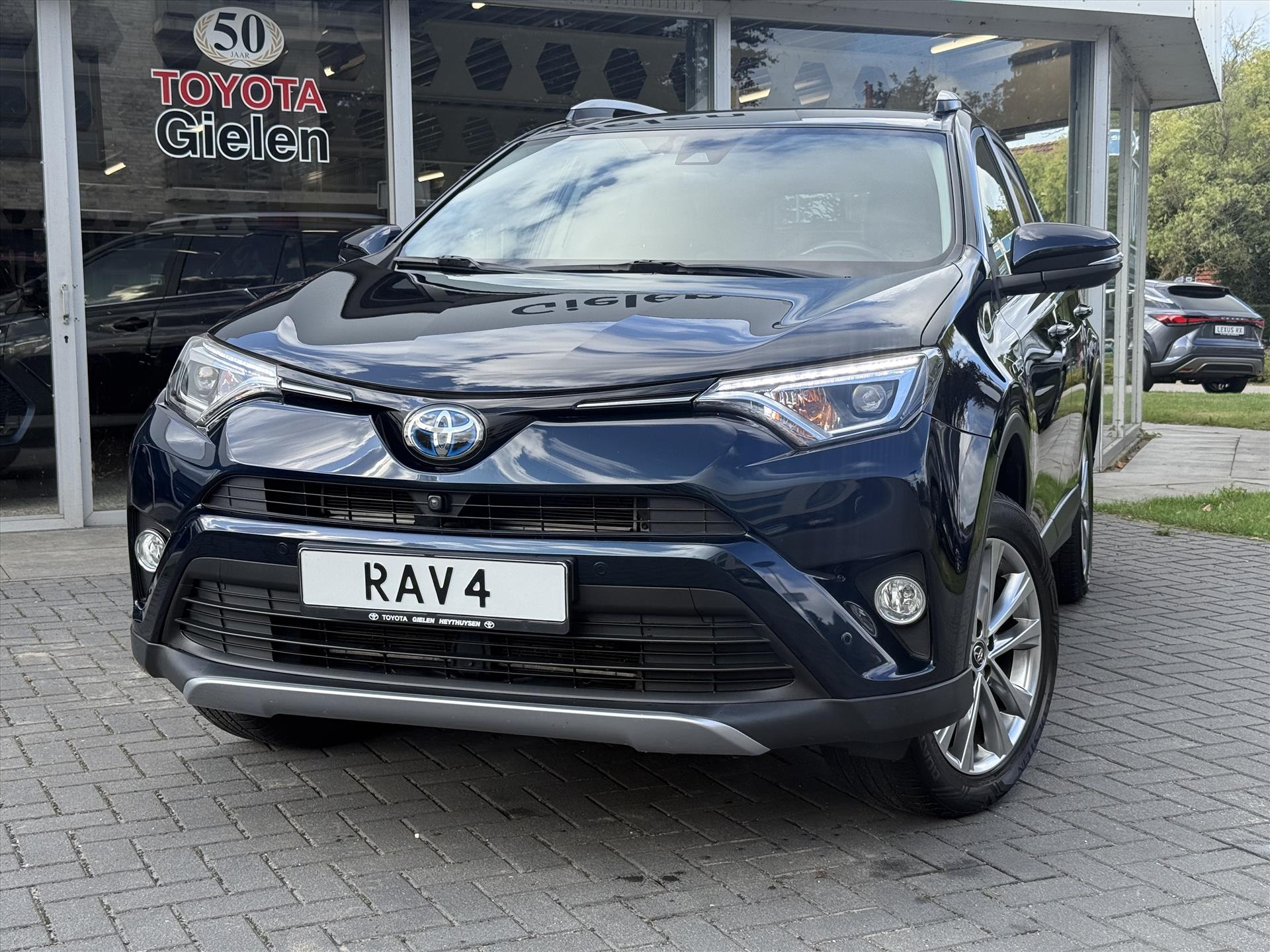 Toyota RAV4 2.5 Hybrid AWD Energy Plus | JBL, Trekhaak, Navigatie, Leer, Stoelverwarming, Geheugenfunctie, 360 Camera, 1.650KG Trekgewicht 47504826-42.jpg | Autobedrijf Gielen